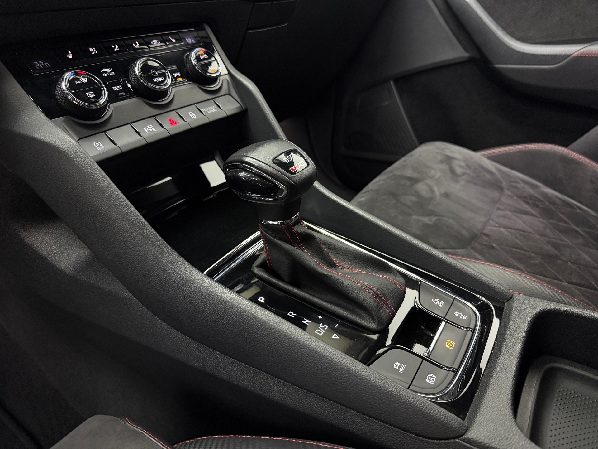 SKODA Kodiaq 2.0 Bi-TDI SCR RS 4x4 DSG-image-30