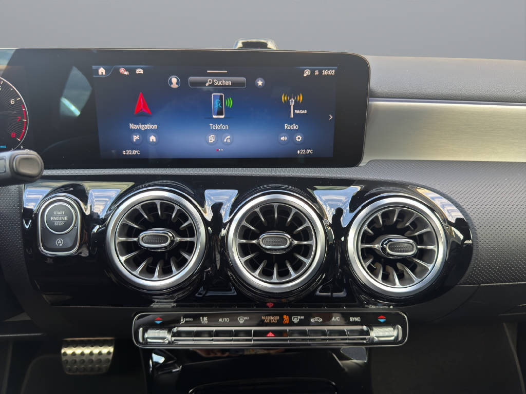 MERCEDES-BENZ A 220 AMG Line 4matic-image-8