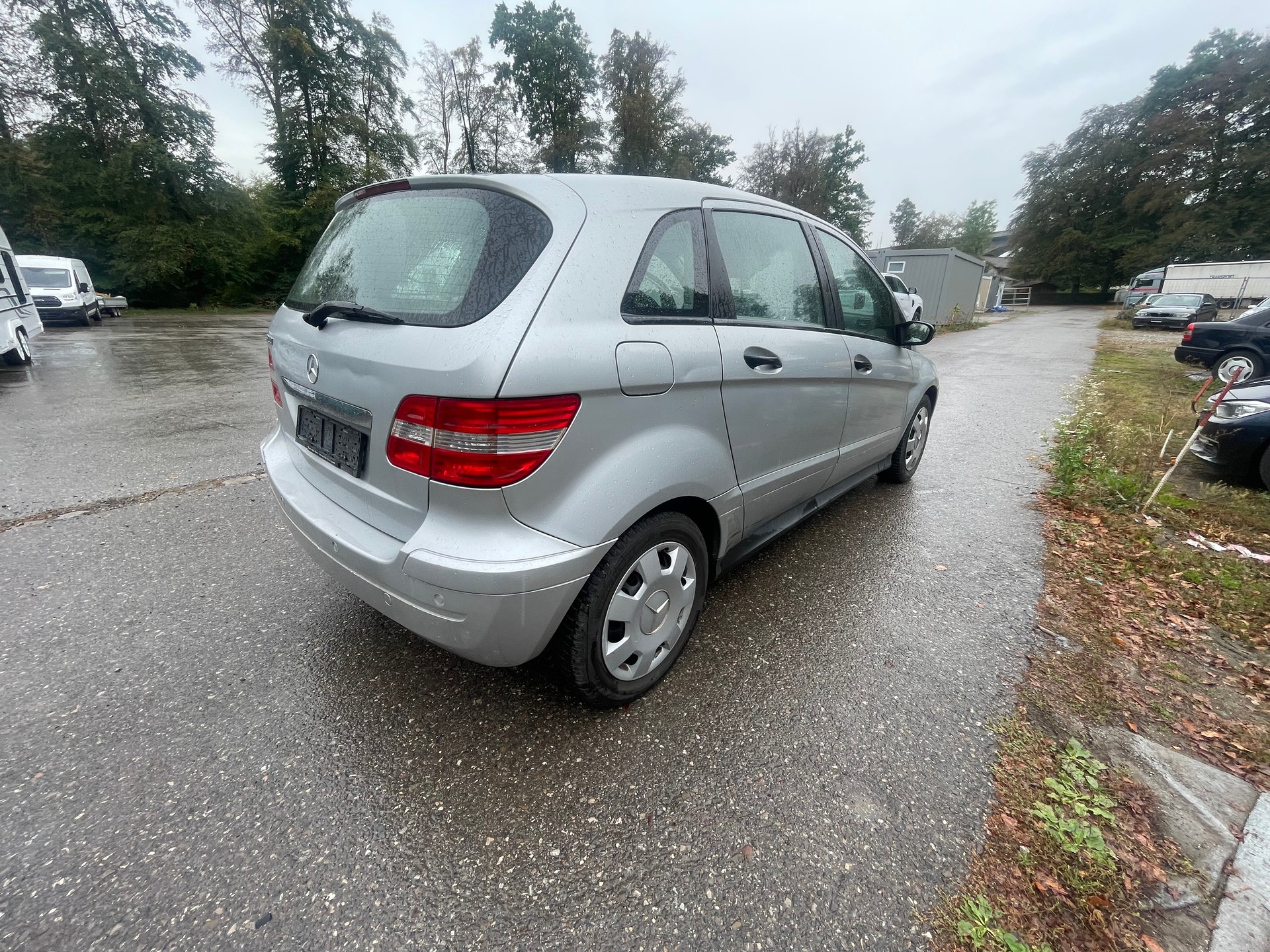MERCEDES-BENZ B 200-image-5