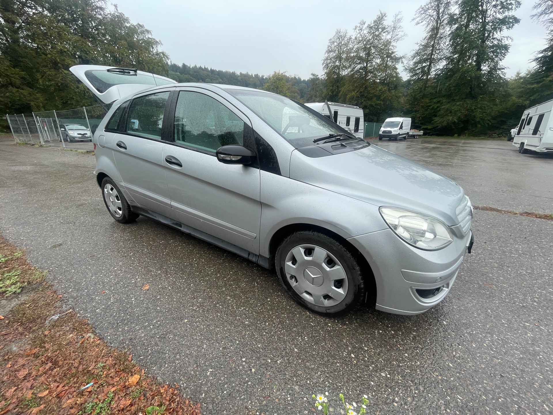 MERCEDES-BENZ B 200-image-1