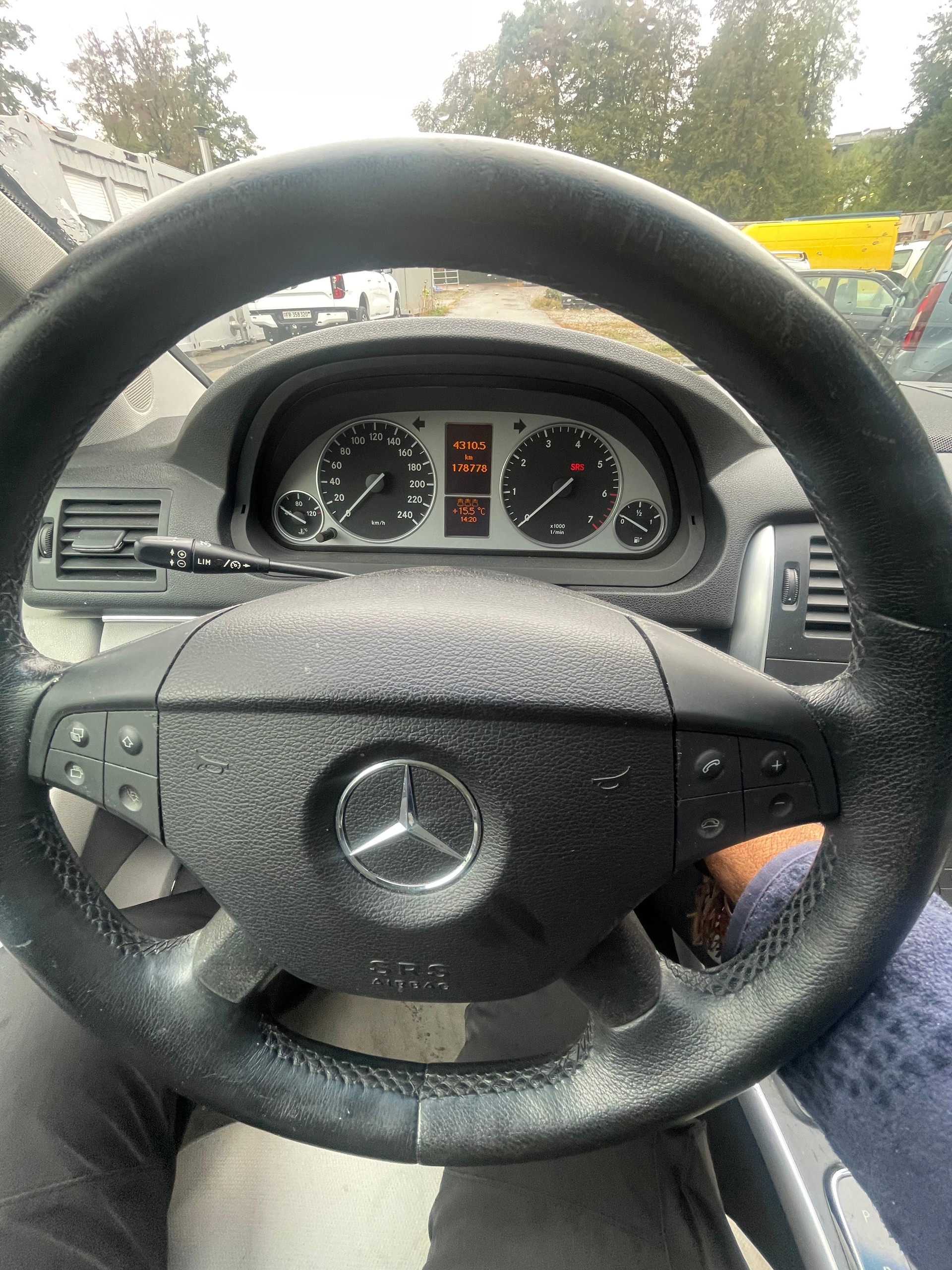 MERCEDES-BENZ B 200-image-9