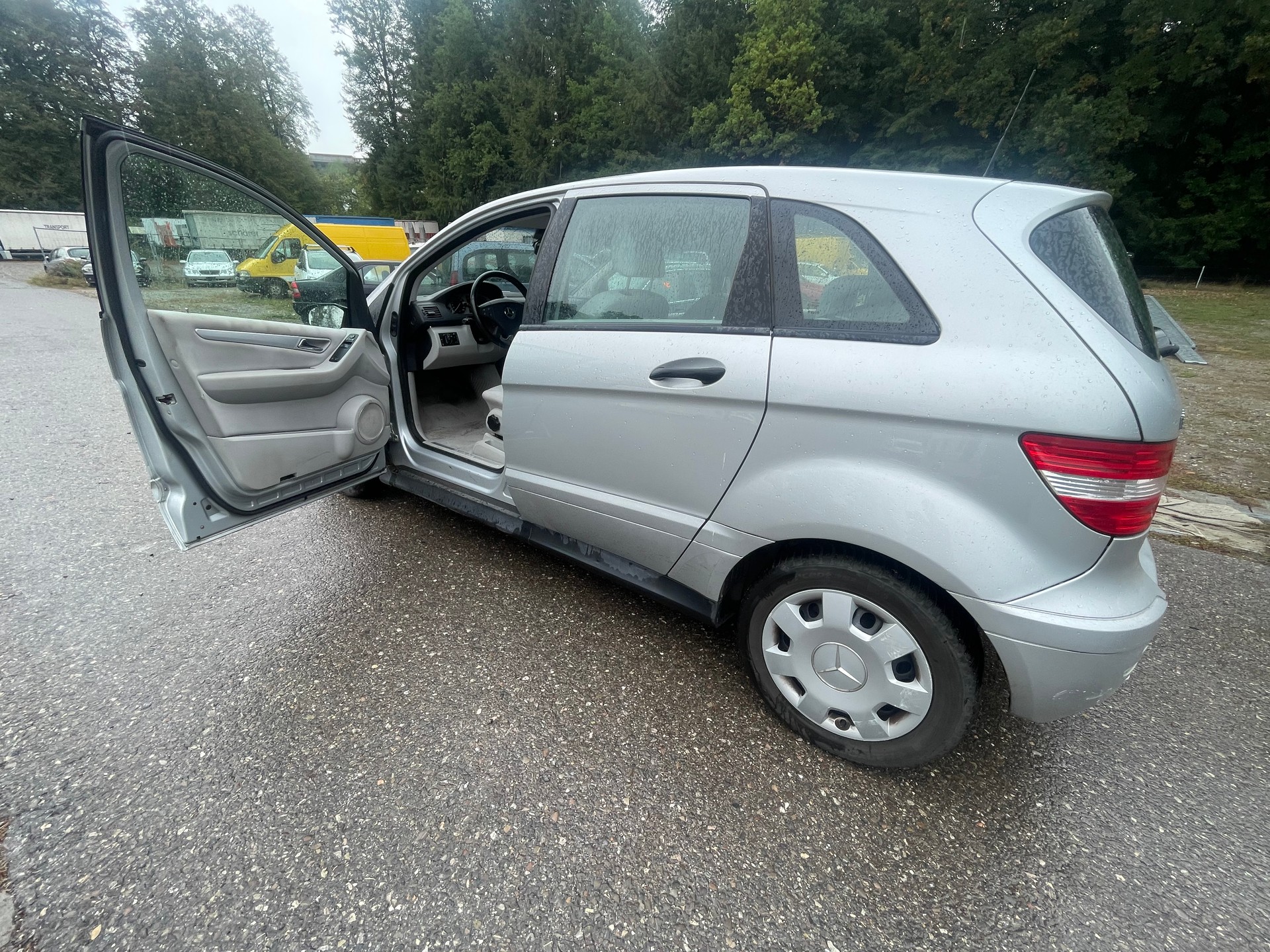 MERCEDES-BENZ B 200-image-4