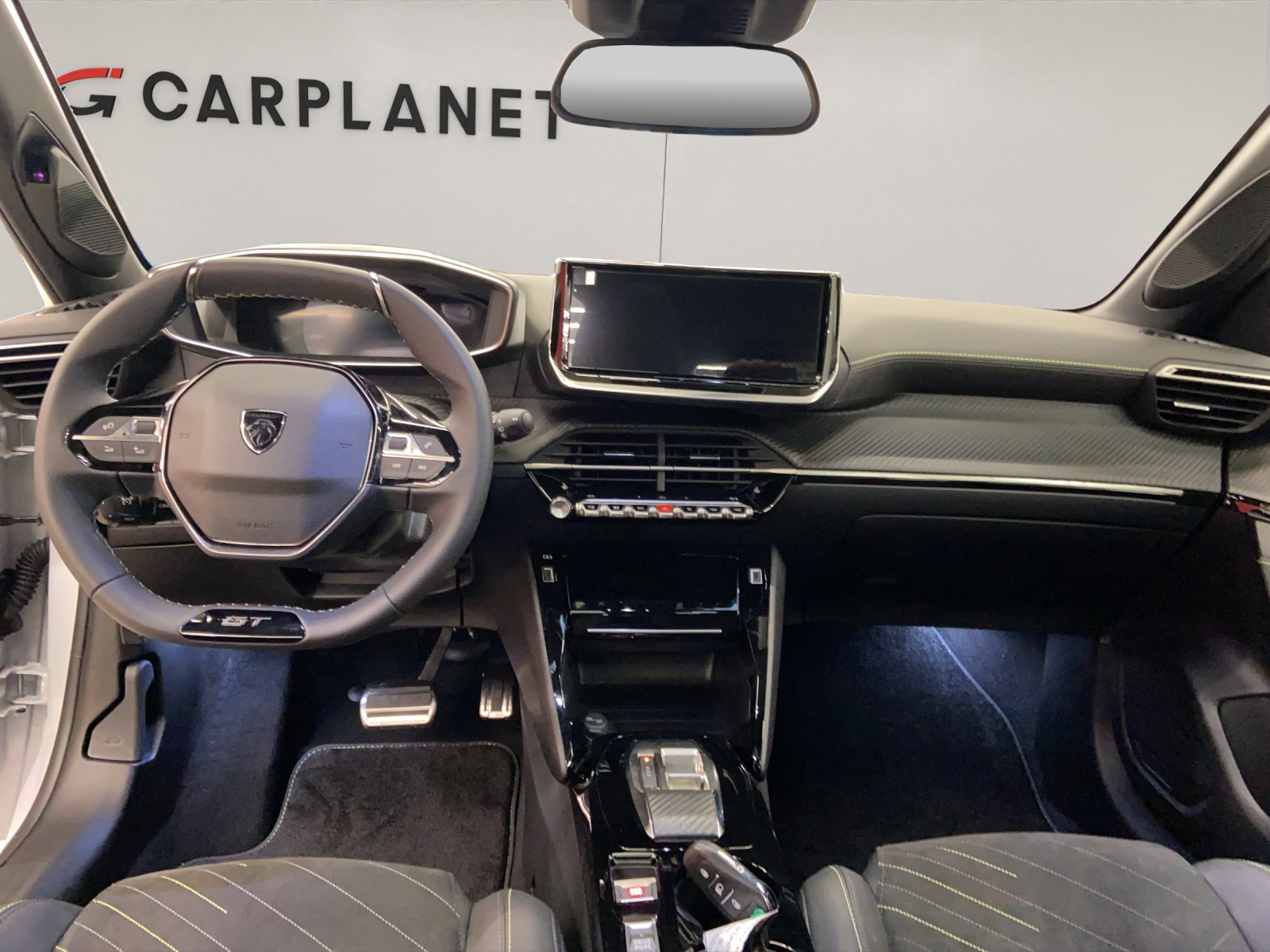 PEUGEOT 208 1.2 Hybrid 145 GT Exclusive-image-5