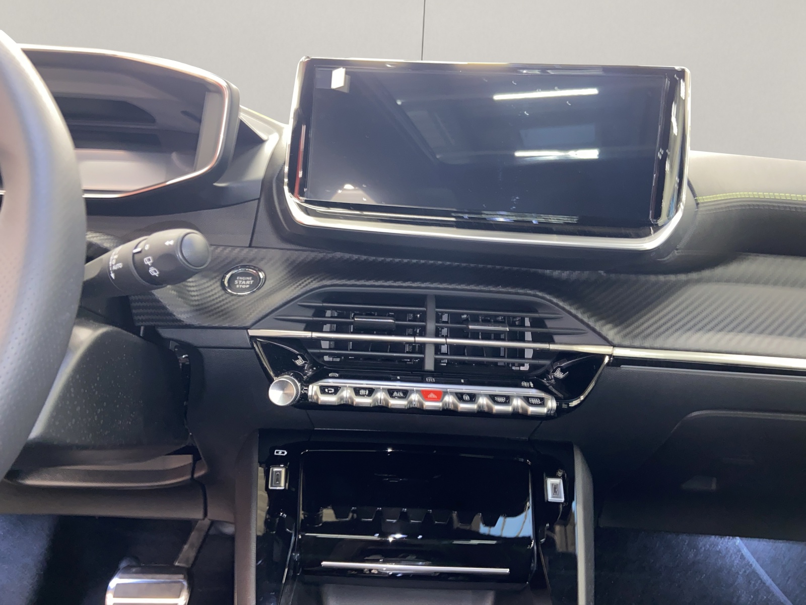 PEUGEOT 208 1.2 Hybrid 145 GT Exclusive-image-7