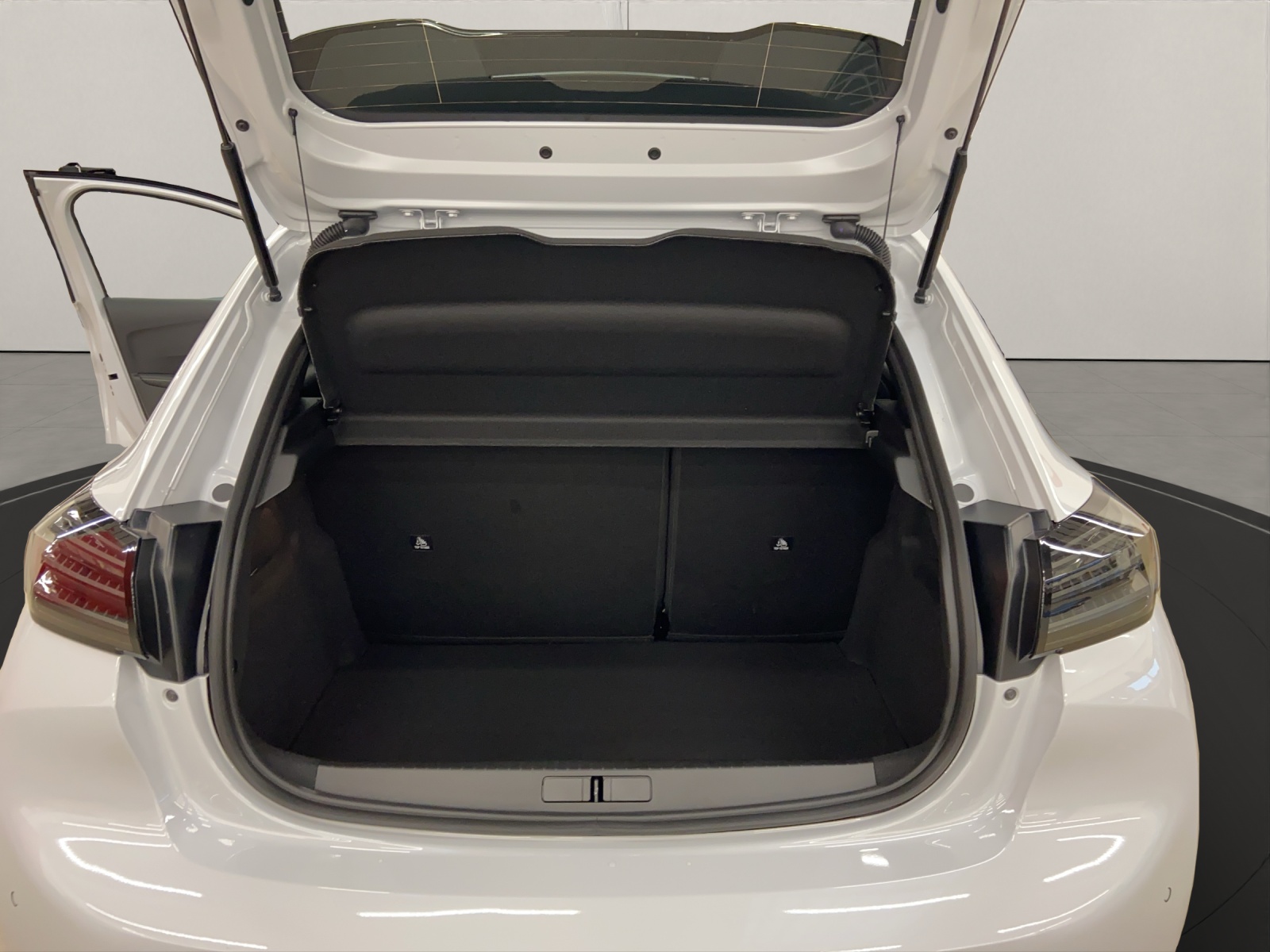 PEUGEOT 208 1.2 Hybrid 145 GT Exclusive-image-14