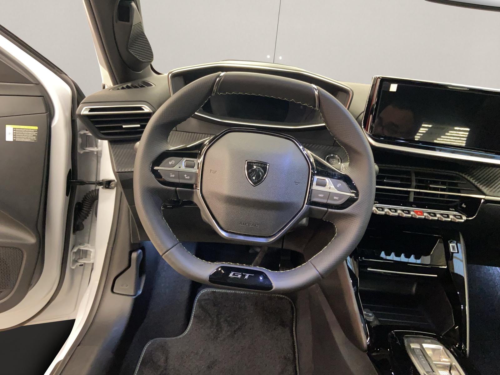 PEUGEOT 208 1.2 Hybrid 145 GT Exclusive-image-6
