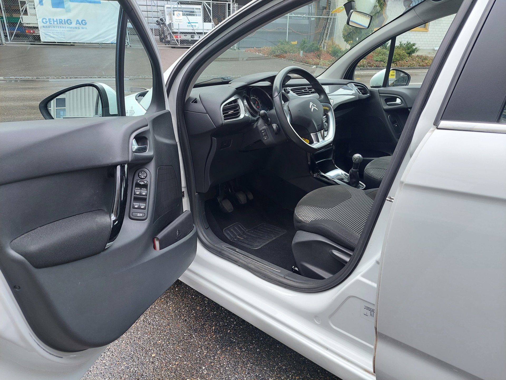CITROEN C3 1.2i Attraction-image-10