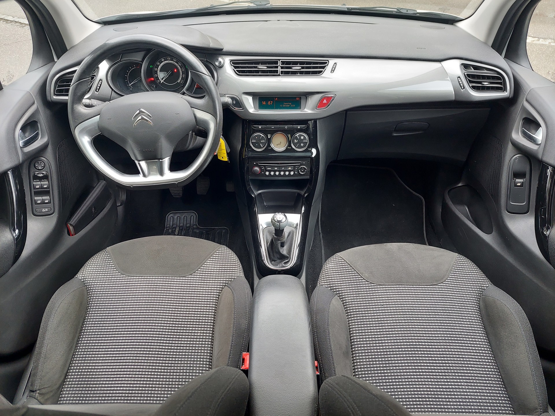 CITROEN C3 1.2i Attraction-image-12