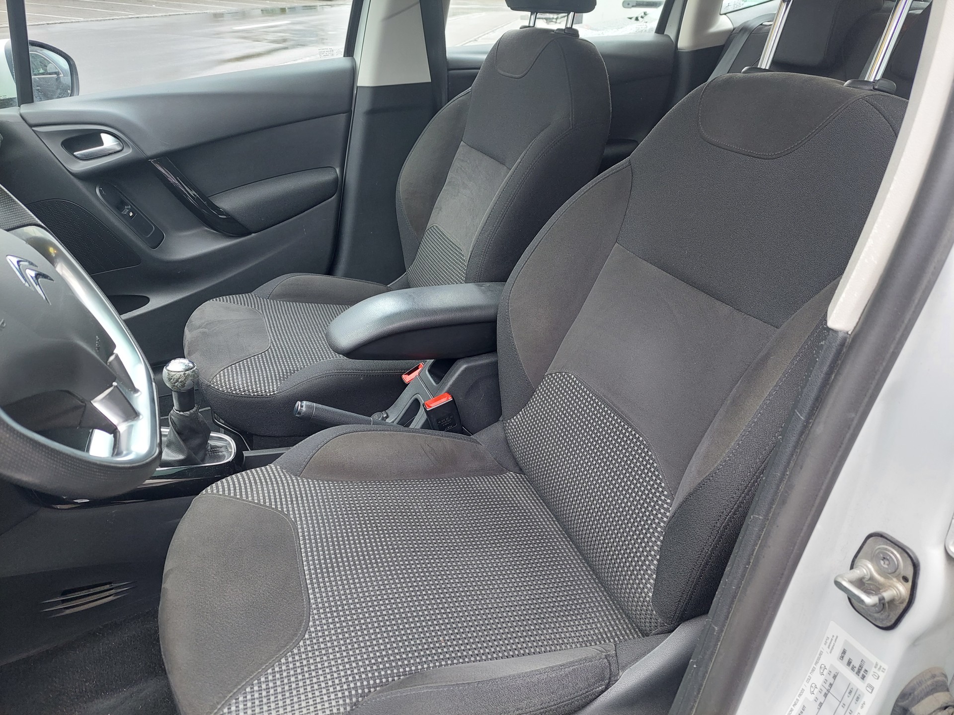 CITROEN C3 1.2i Attraction-image-11