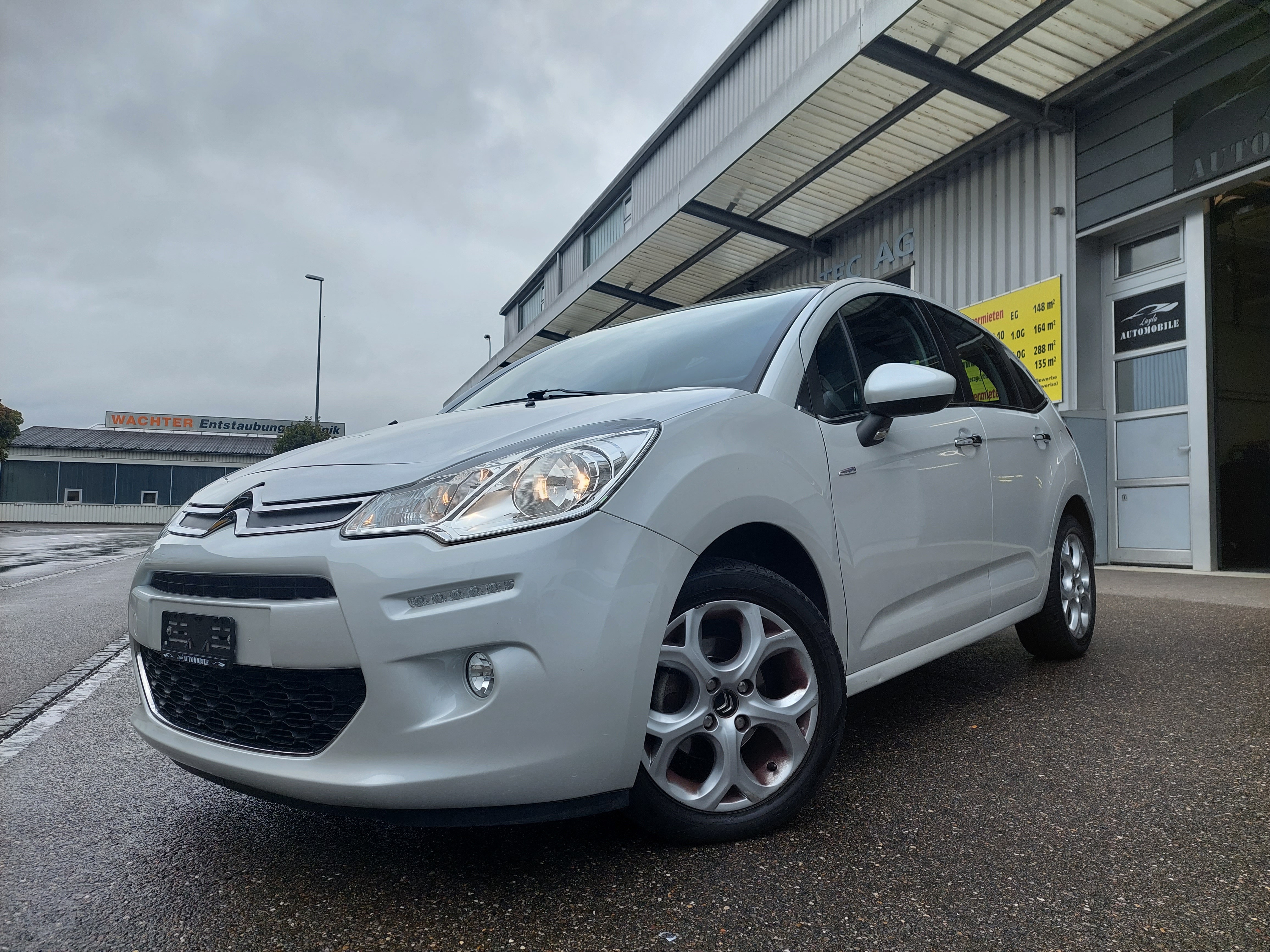 Car photo