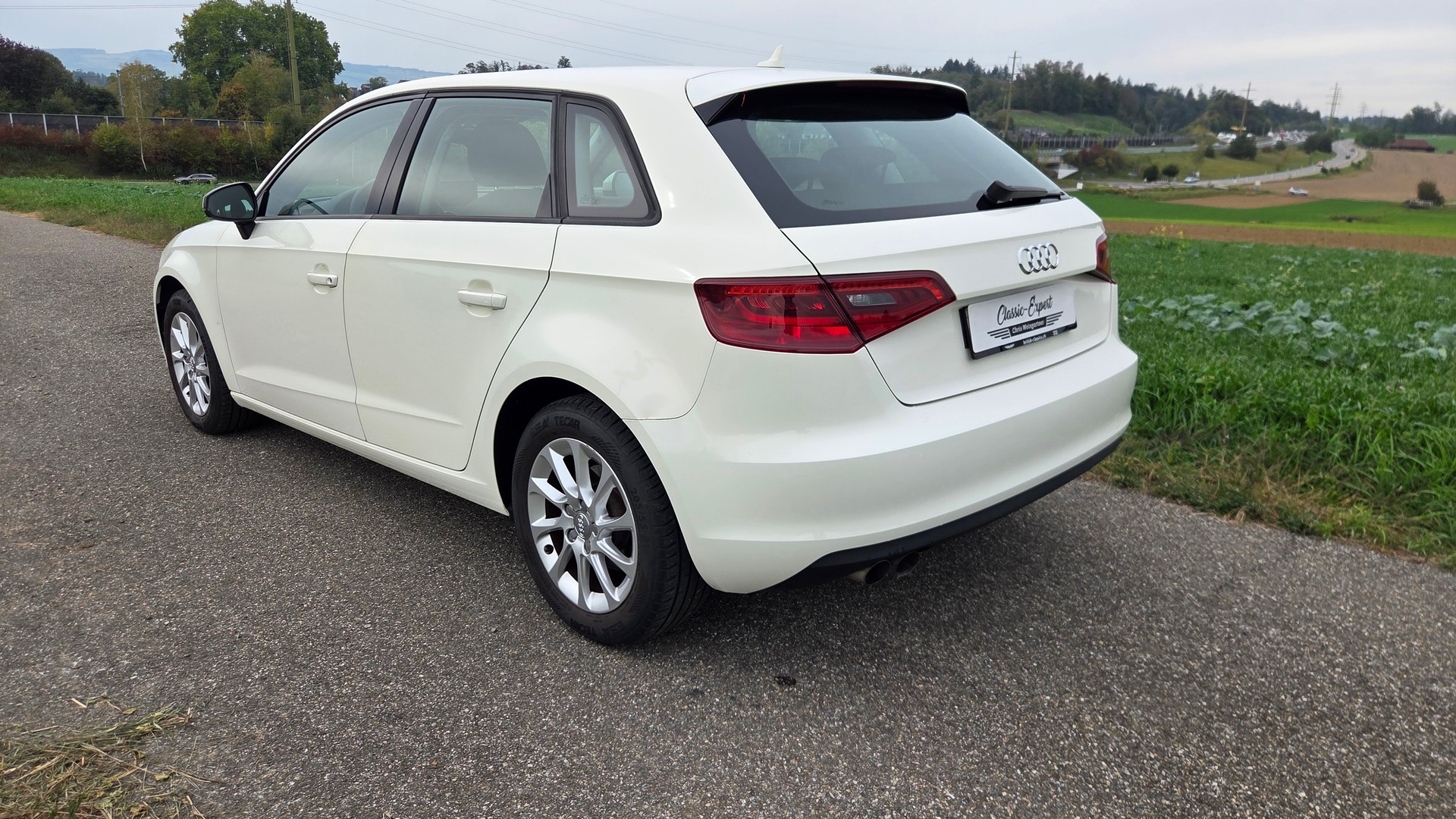 AUDI A3 Sportback 2.0 TDI Attraction quattro S-tronic-showroom-element-3