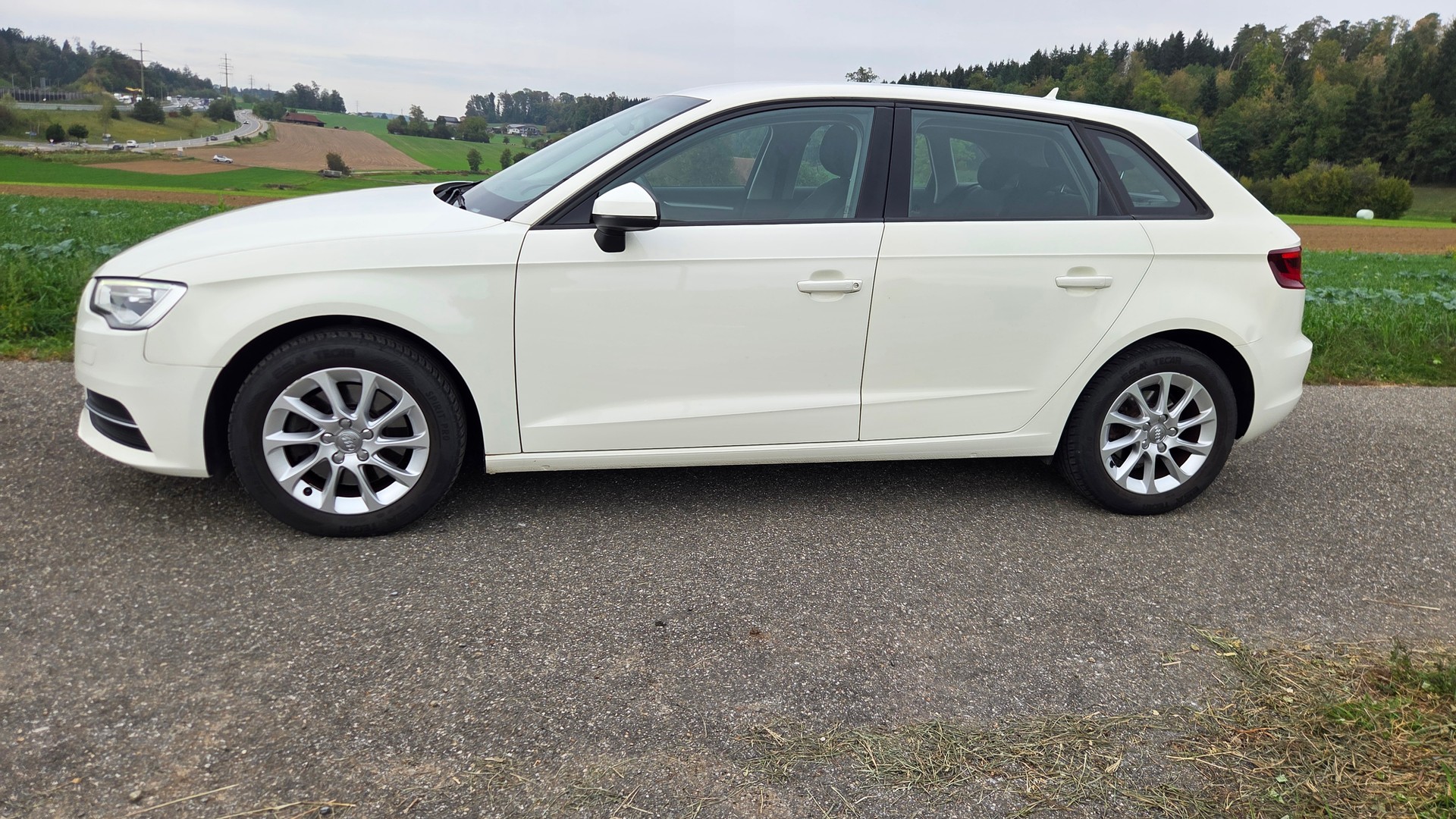 AUDI A3 Sportback 2.0 TDI Attraction quattro S-tronic-showroom-element-2
