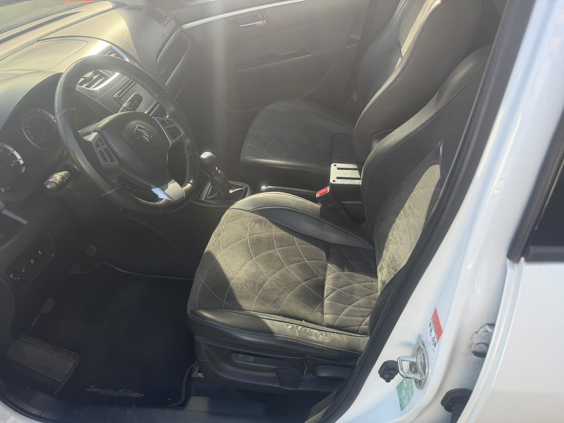SUZUKI Swift 1.2i 16V Compact Top 4x4-image-15