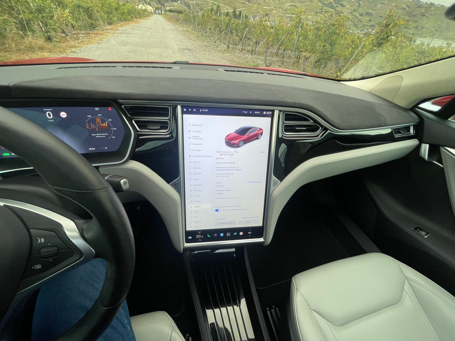 TESLA Model S 85 D Performance-image-13