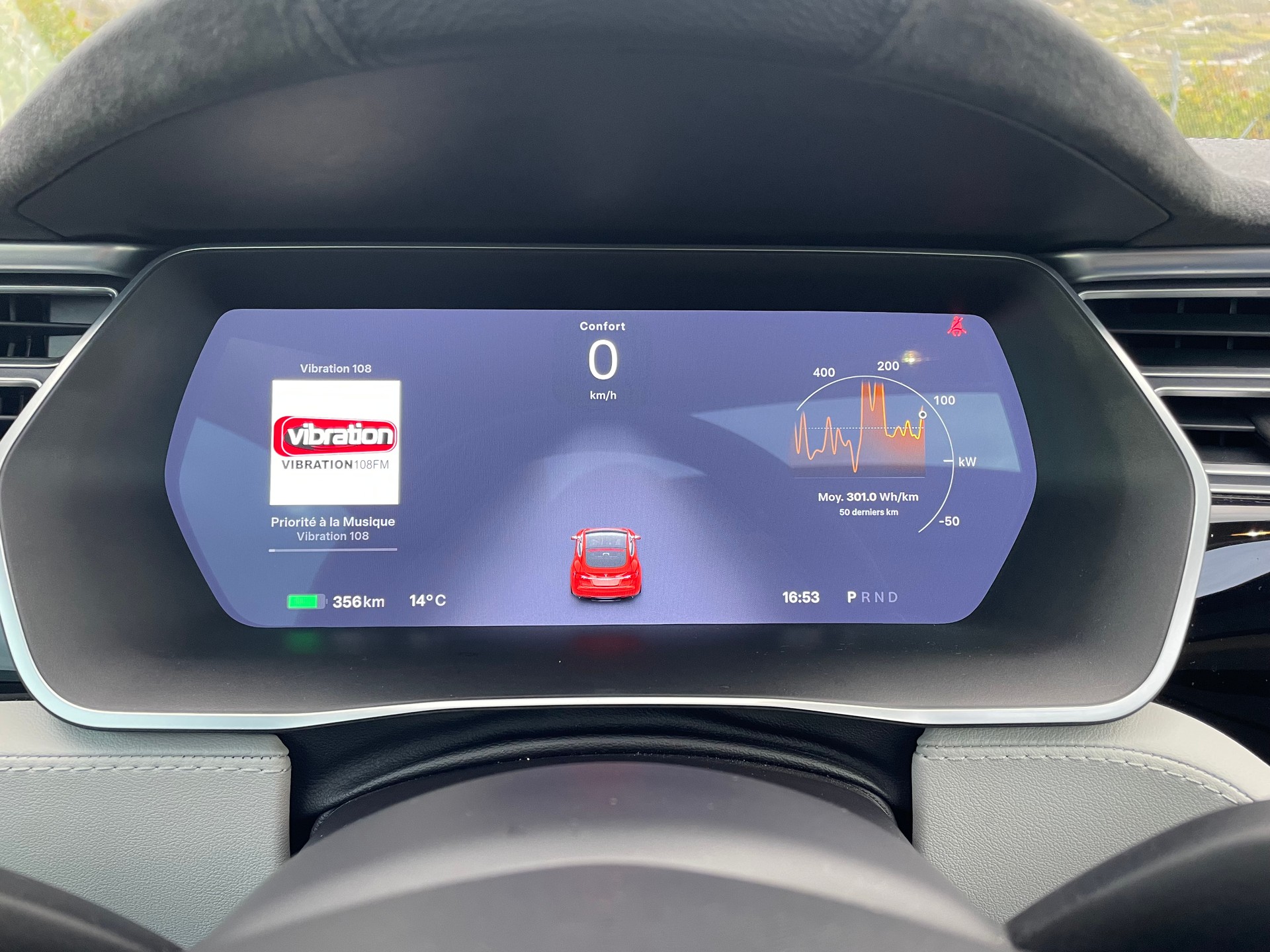 TESLA Model S 85 D Performance-image-11