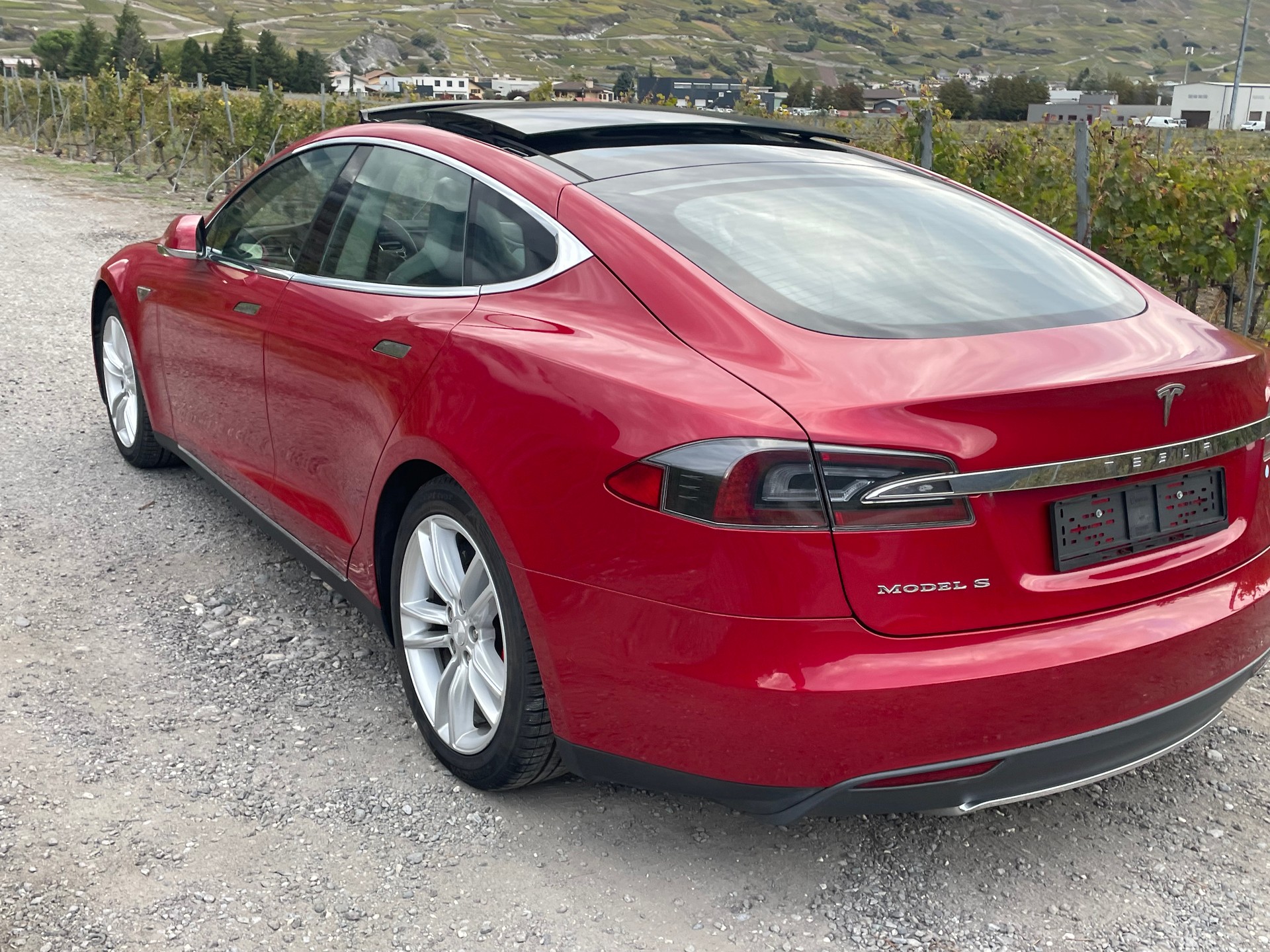 TESLA Model S 85 D Performance-image-3