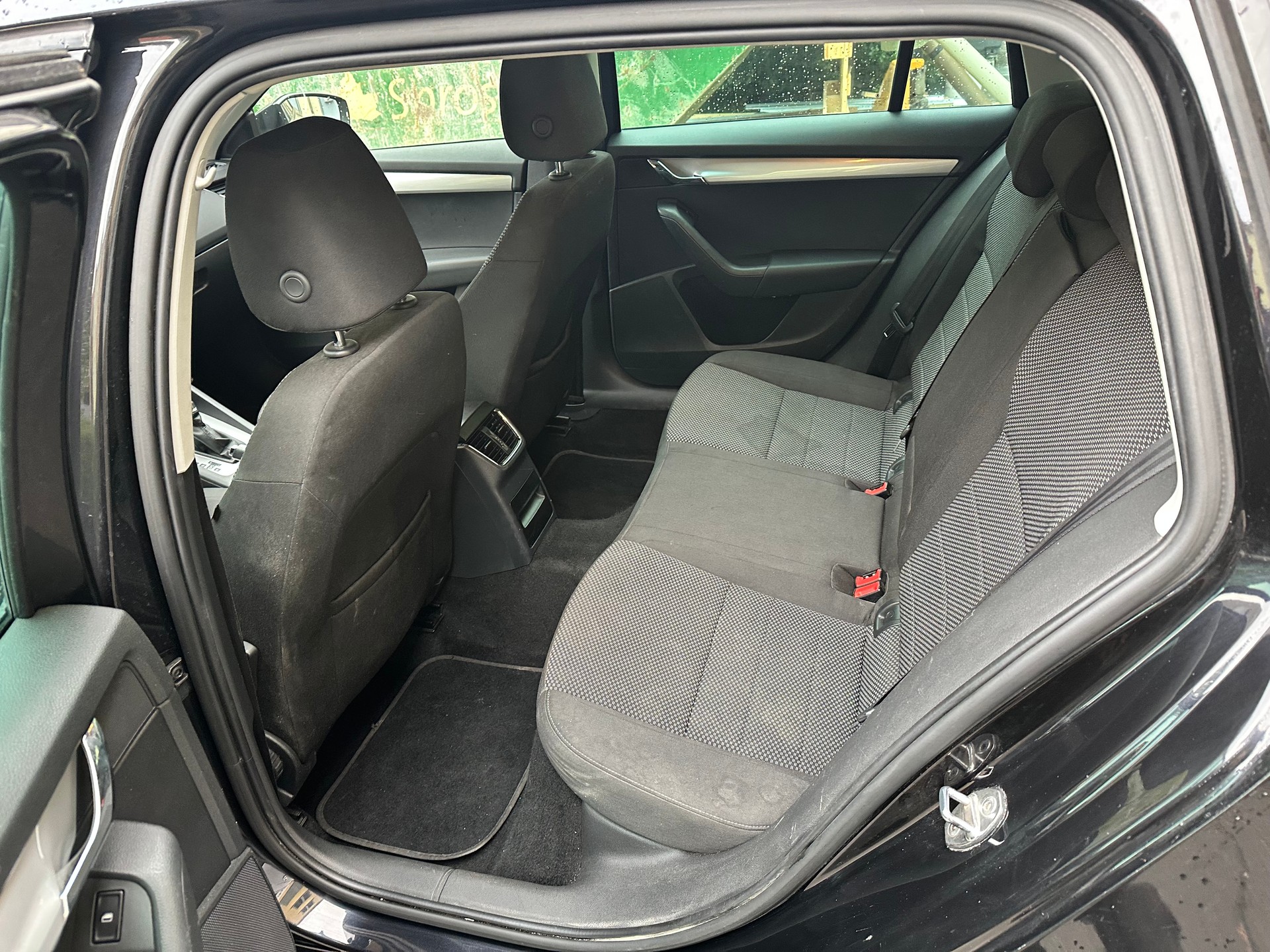 SKODA Octavia Combi 1.4 TSI Ambition DSG-image-13