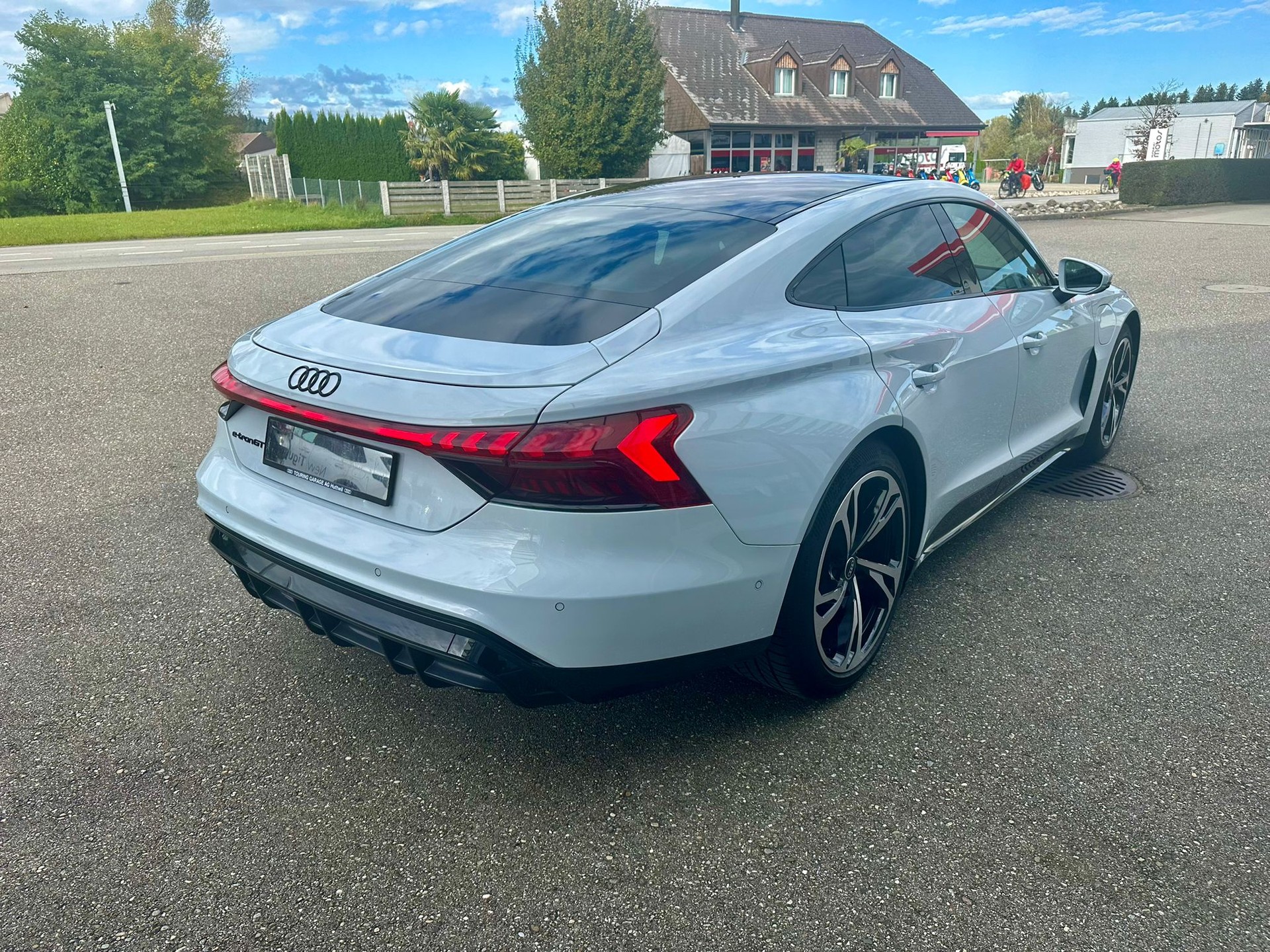 AUDI e-tron GT quattro-image-5