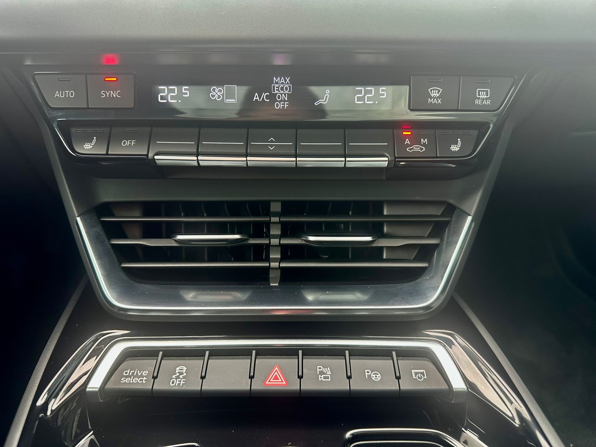 AUDI e-tron GT quattro-image-21