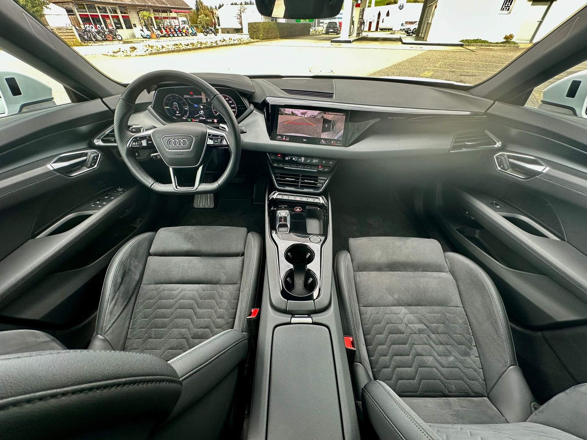 AUDI e-tron GT quattro-image-23