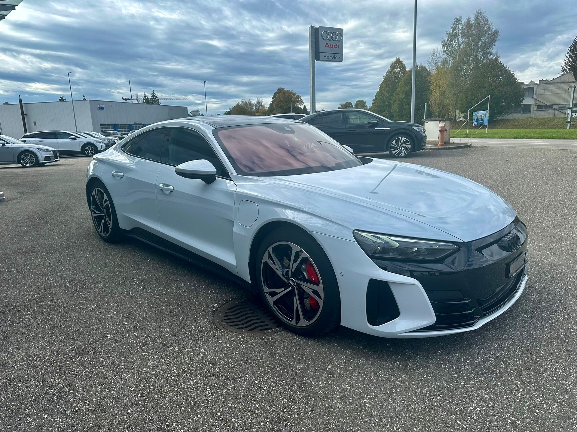 AUDI e-tron GT quattro-image-7