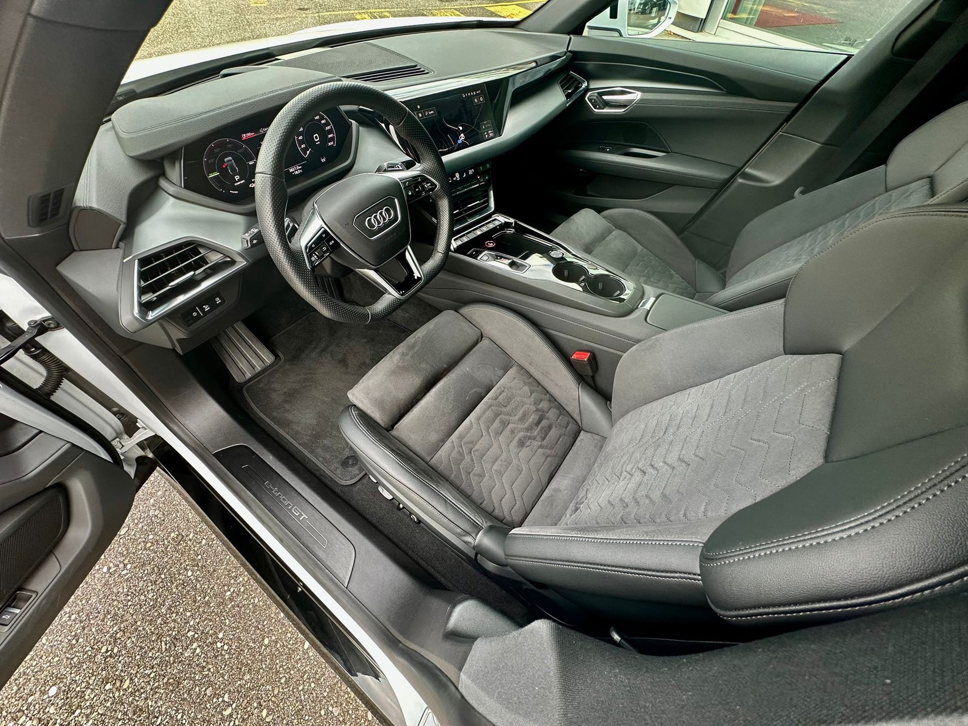 AUDI e-tron GT quattro-image-11
