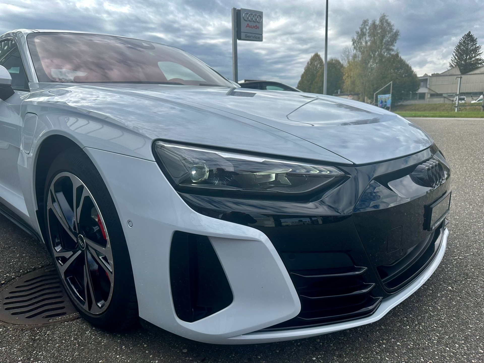 AUDI e-tron GT quattro-image-9