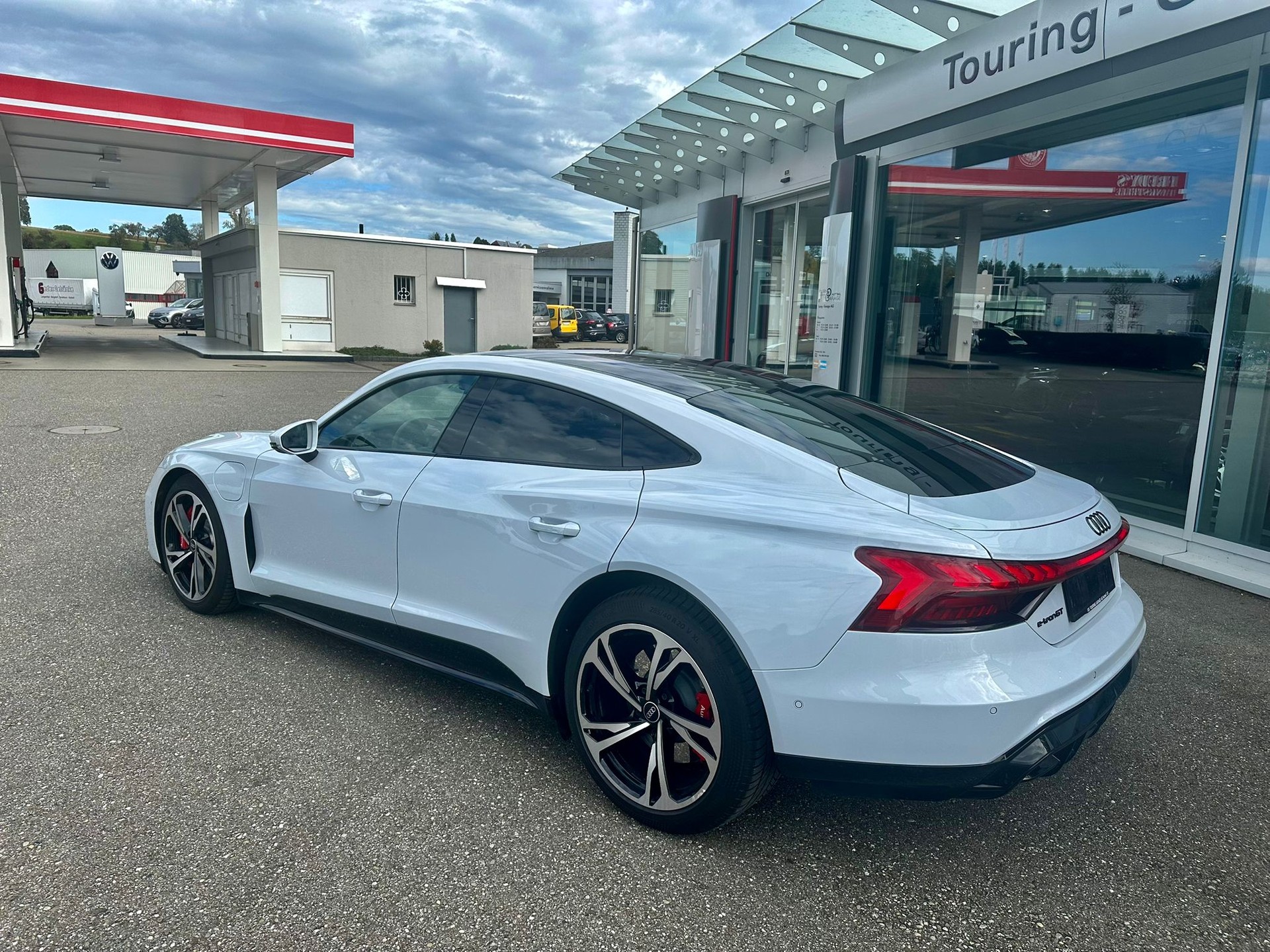 AUDI e-tron GT quattro-image-2
