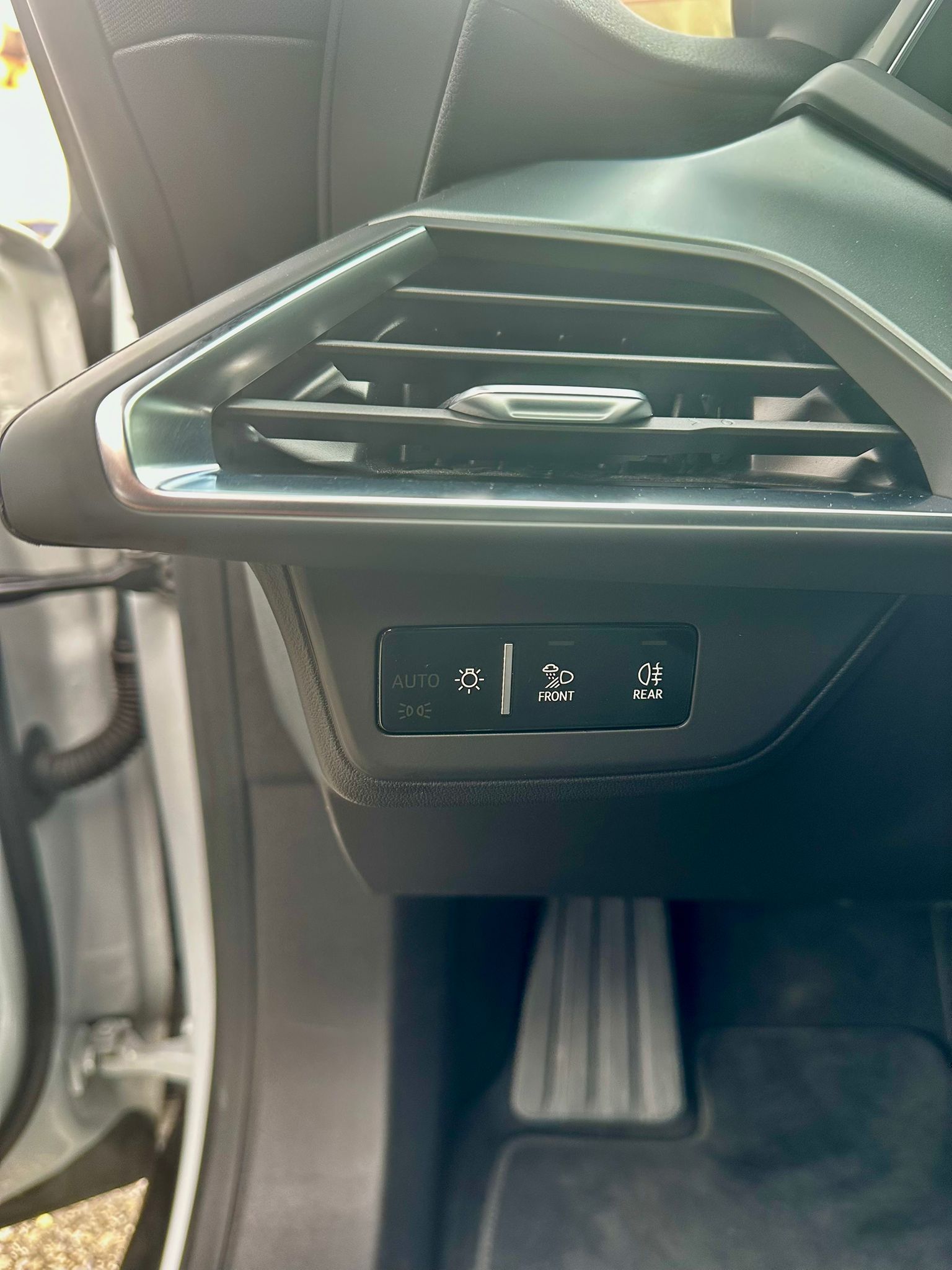 AUDI e-tron GT quattro-image-15