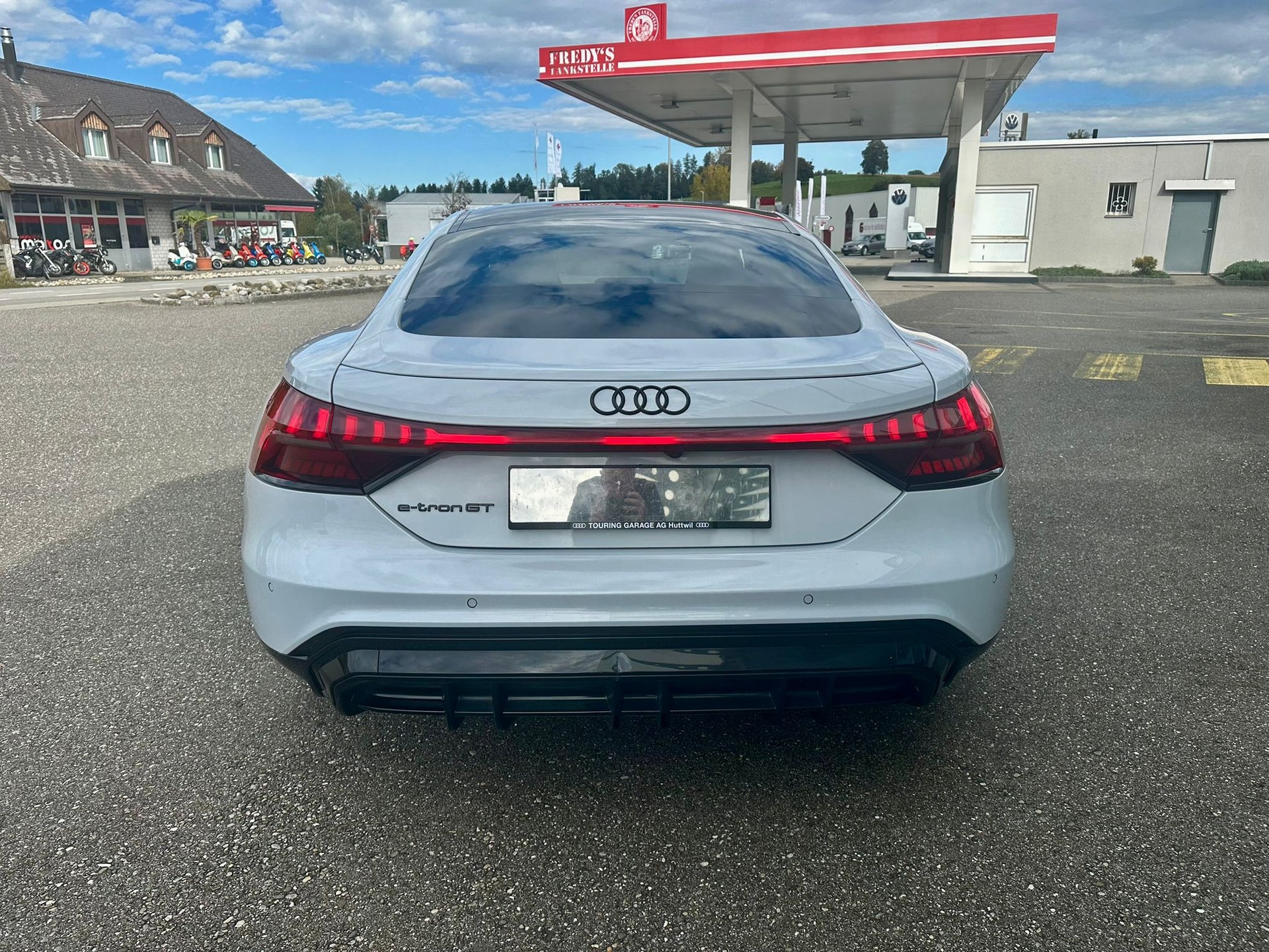 AUDI e-tron GT quattro-image-4