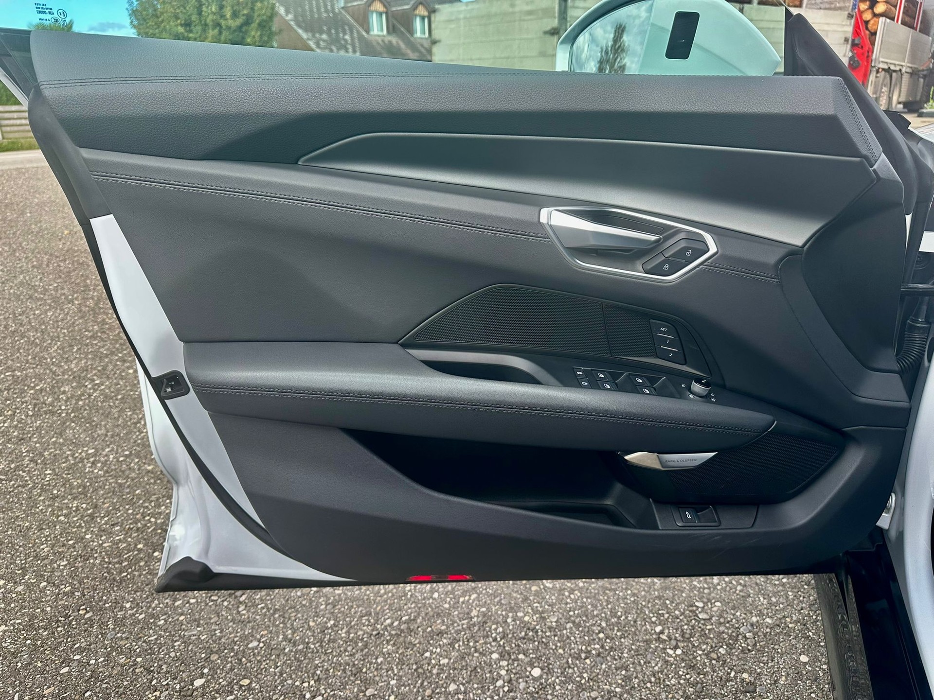 AUDI e-tron GT quattro-image-12