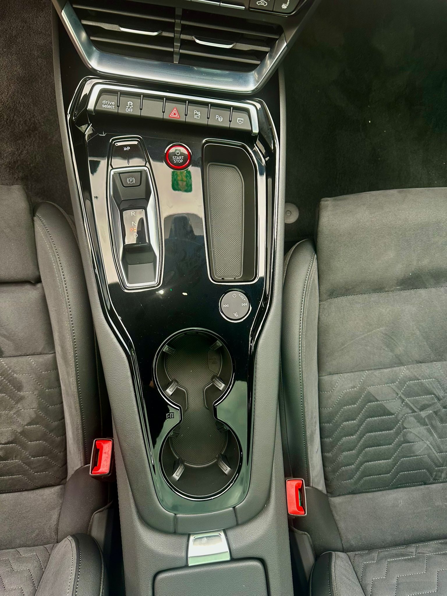 AUDI e-tron GT quattro-image-22
