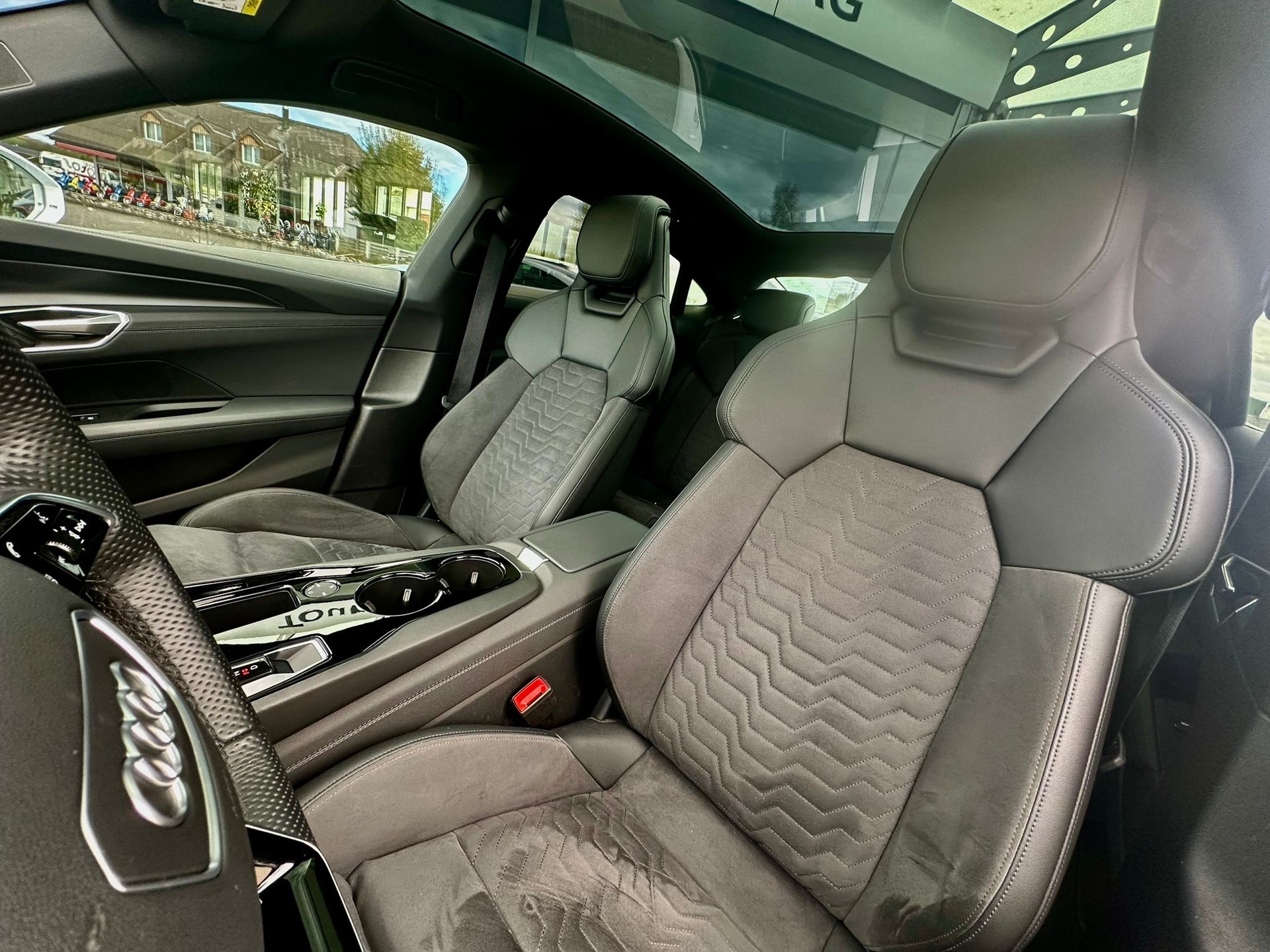 AUDI e-tron GT quattro-image-24