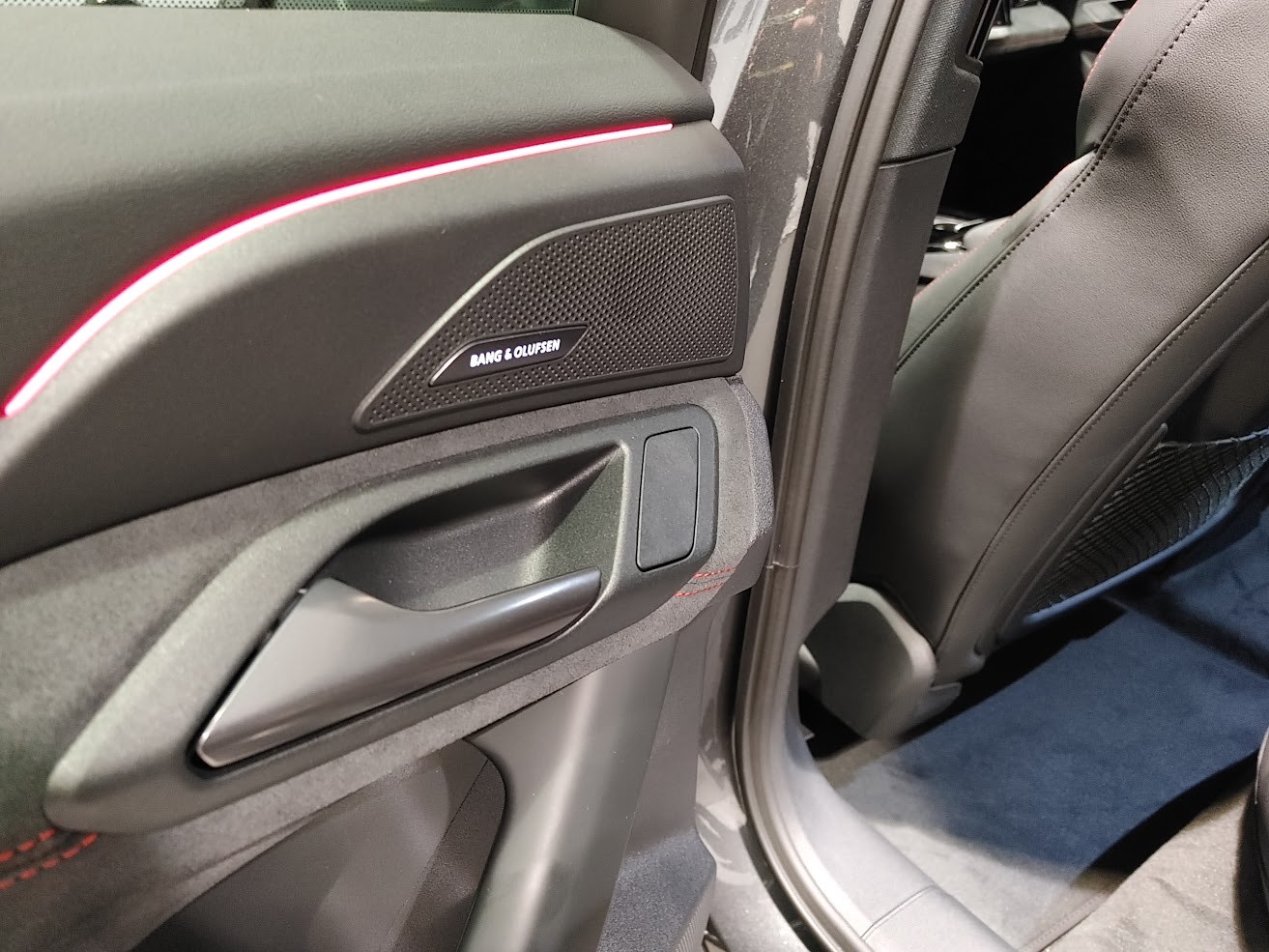 AUDI S6 Avant e-tron quattro-image-11