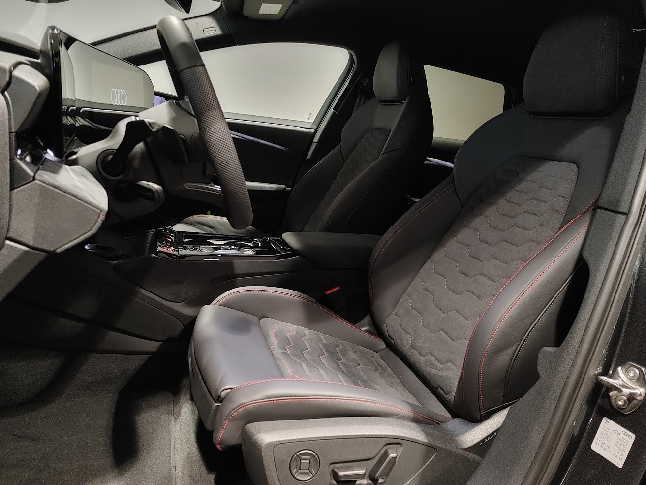 AUDI S6 Avant e-tron quattro-image-3