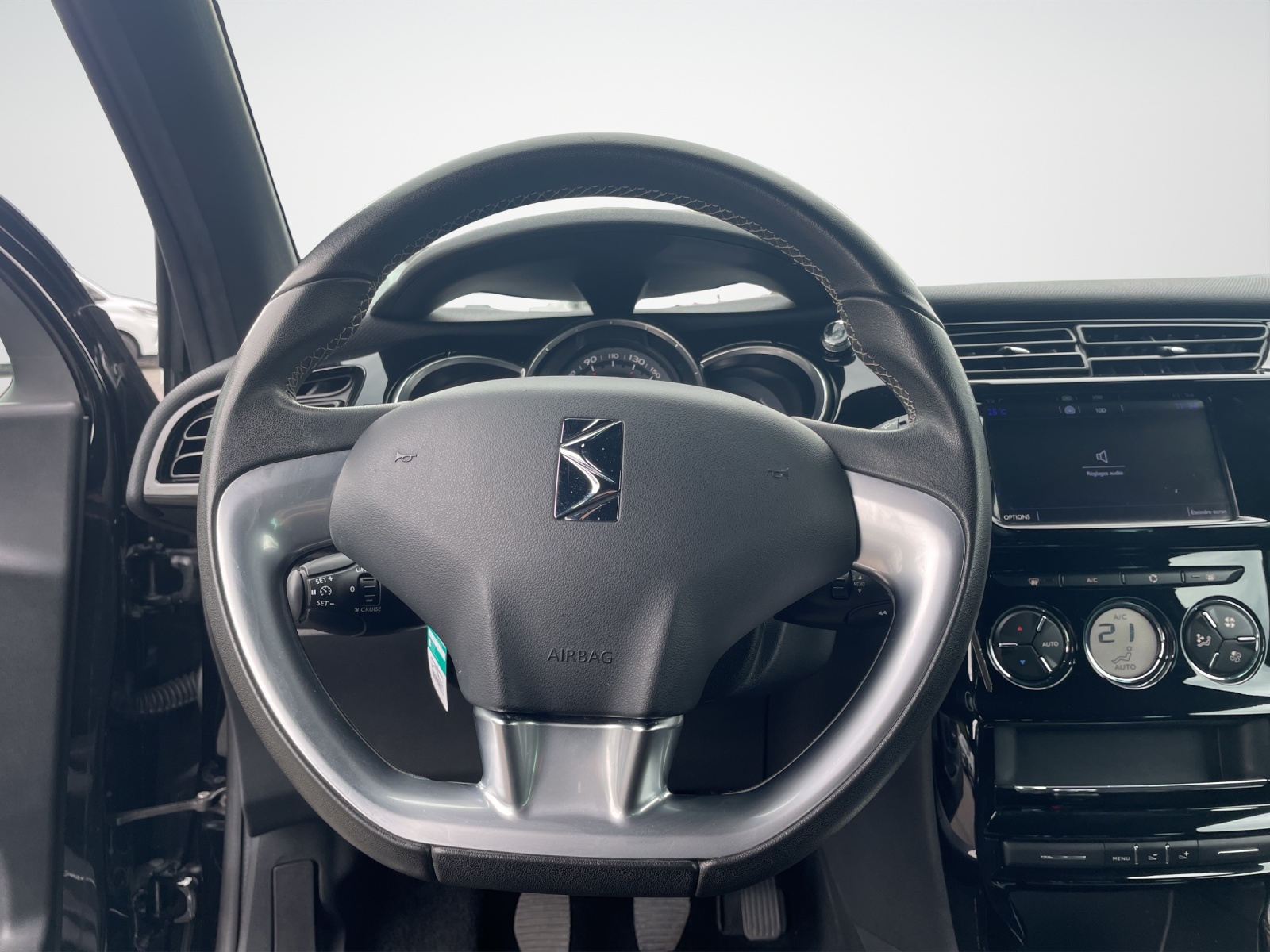 DS AUTOMOBILES DS3 Cabrio 1.2 PureTech So Chic-image-10