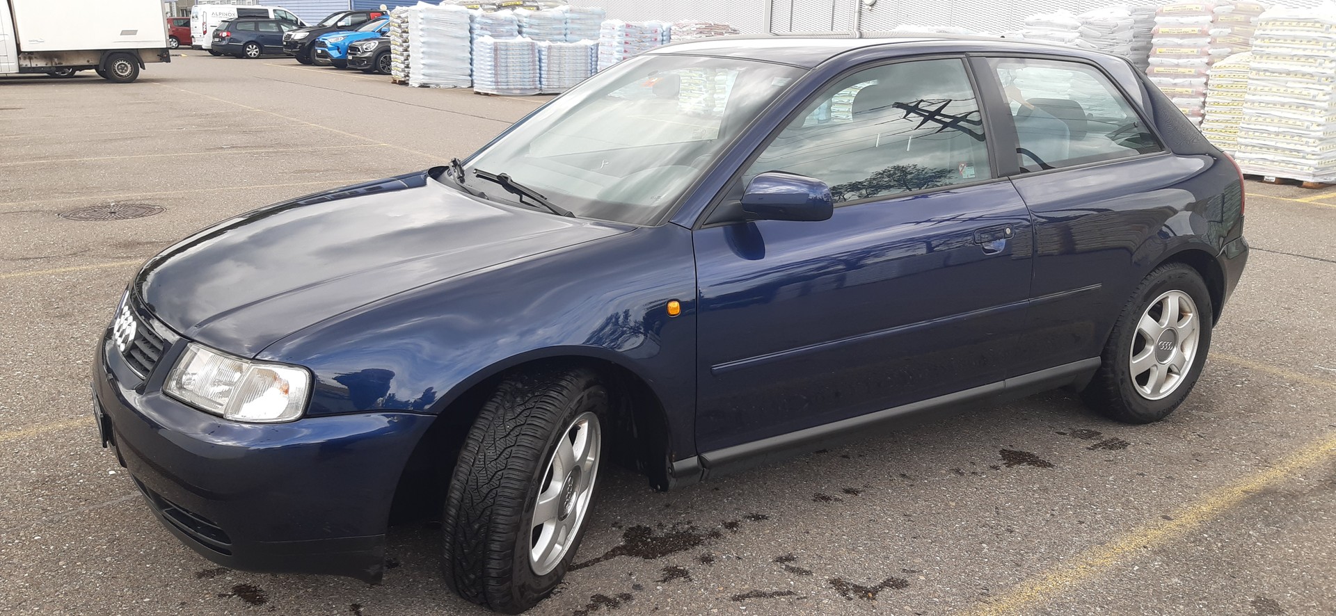 AUDI A3 1.8 Ambiente-image-1
