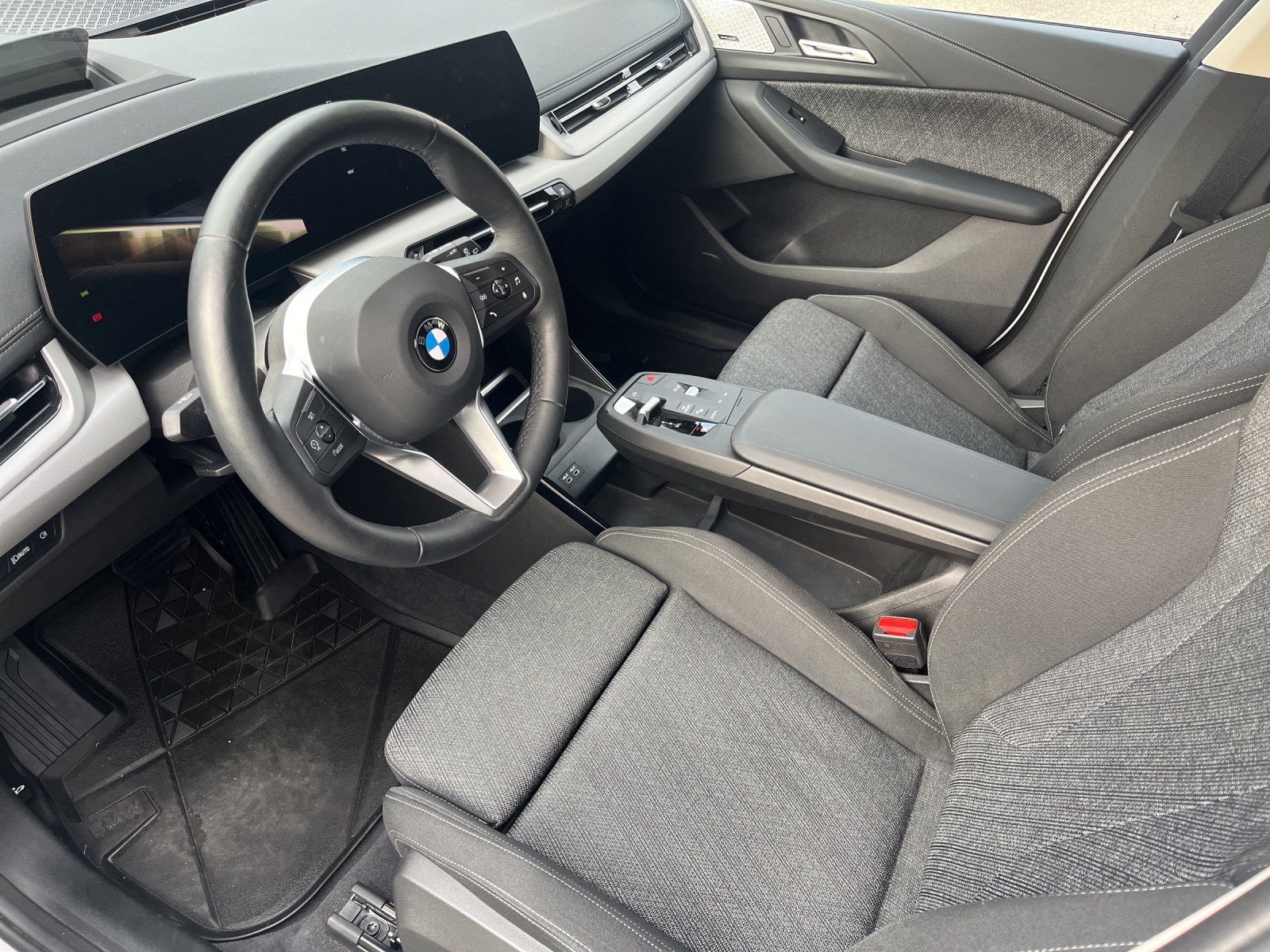 BMW 223d xDrive Active Tourer-image-8