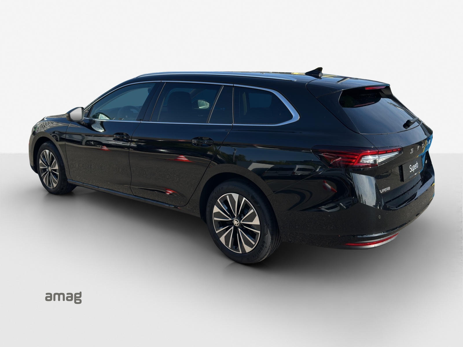 SKODA Superb Combi 2.0 TDi Selection 4x4 DSG-image-2