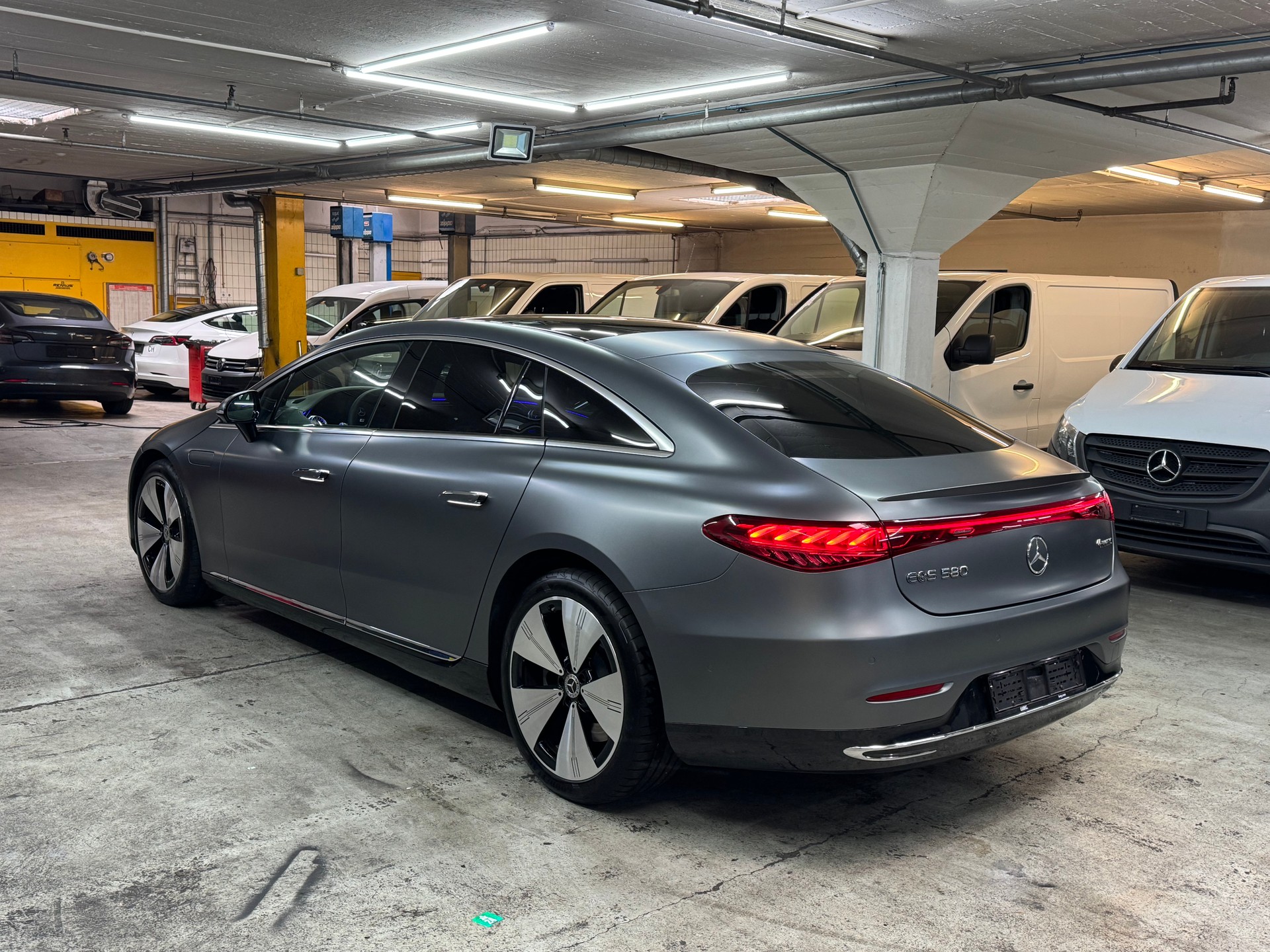 MERCEDES-BENZ EQS 580 4Matic Electric Art Line-image-4