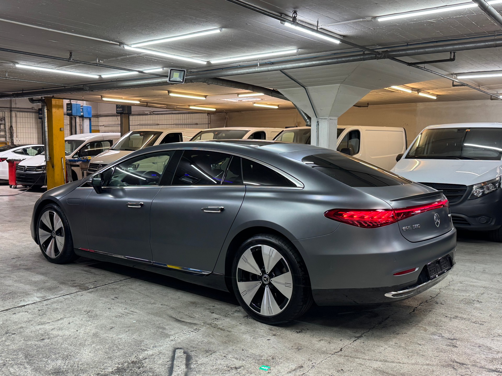 MERCEDES-BENZ EQS 580 4Matic Electric Art Line-image-2