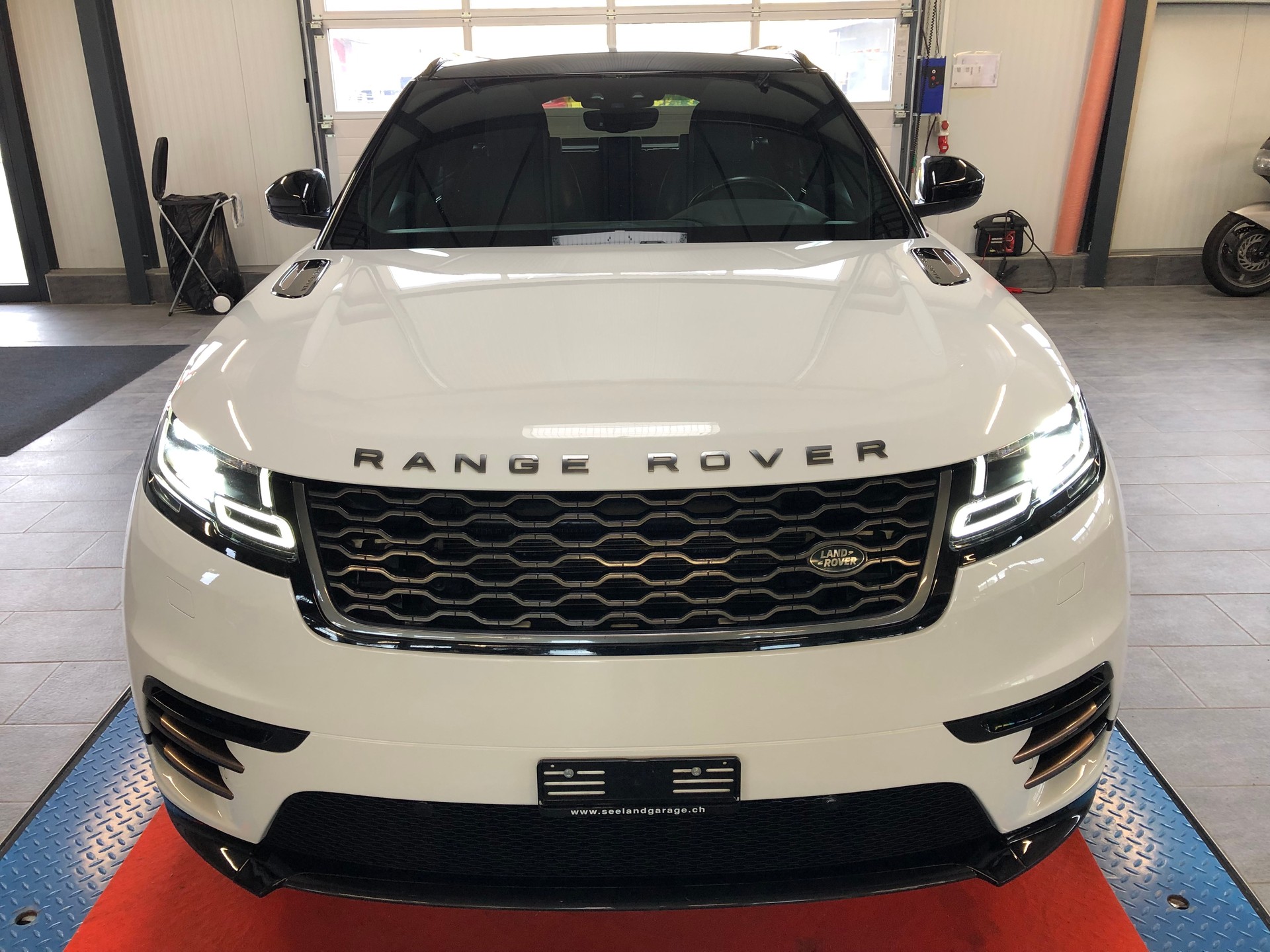 LAND ROVER Range Rover Velar R-Dynamic D 300 S Automatic-image-3