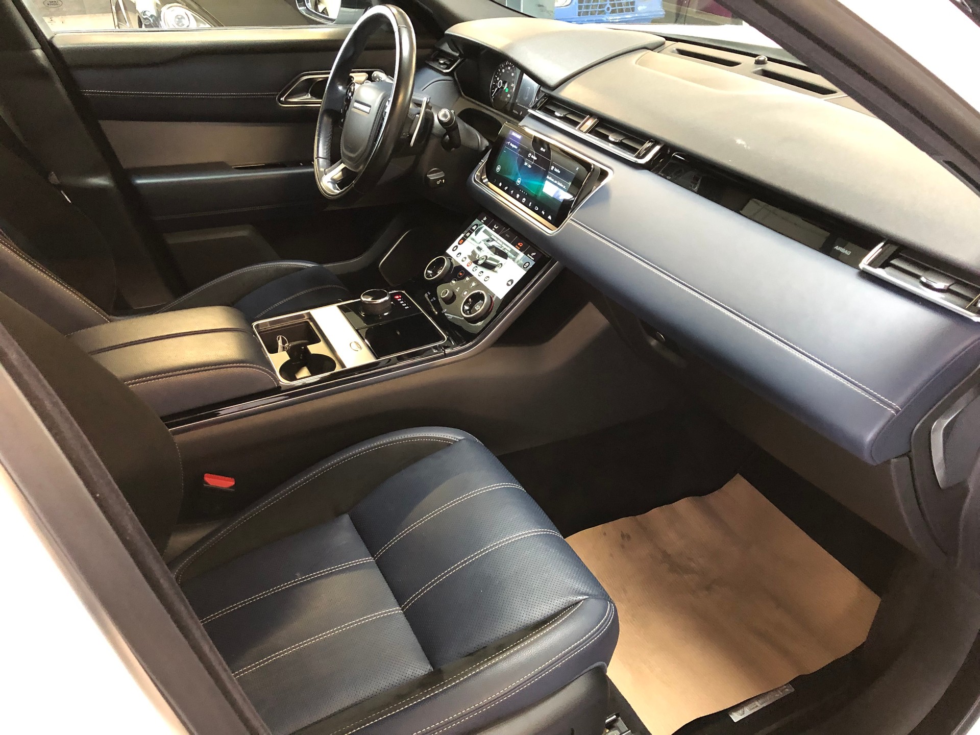 LAND ROVER Range Rover Velar R-Dynamic D 300 S Automatic-image-10
