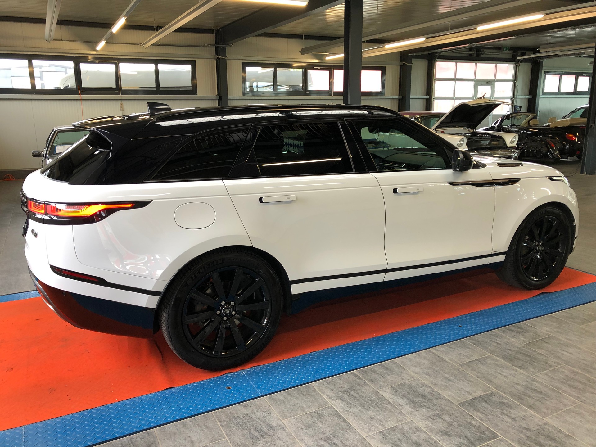 LAND ROVER Range Rover Velar R-Dynamic D 300 S Automatic-image-9