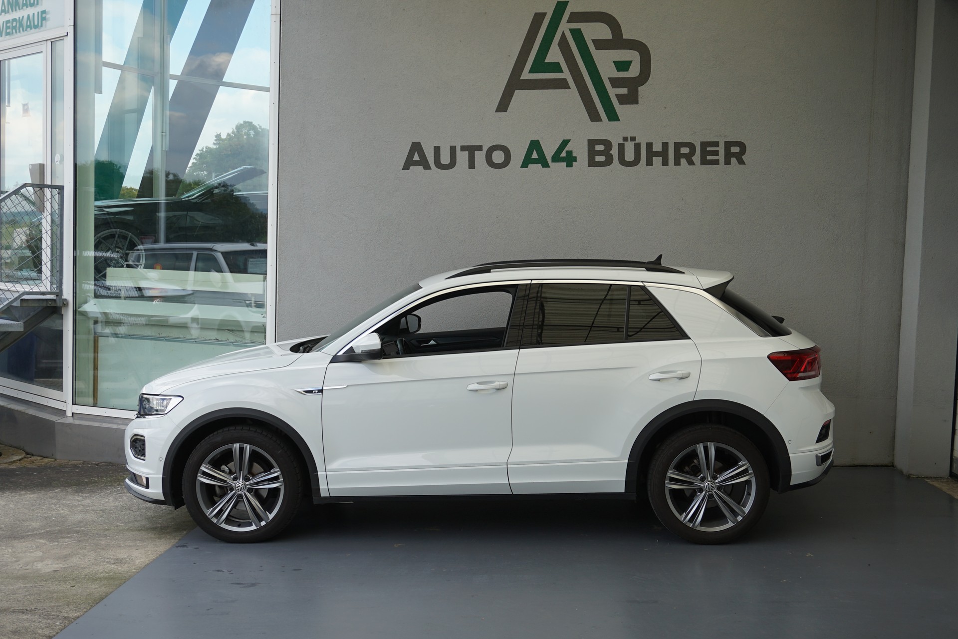 VW T-Roc 1.5 TSI EVO Advance 150PS 6-Gang Handschaltung-image-0