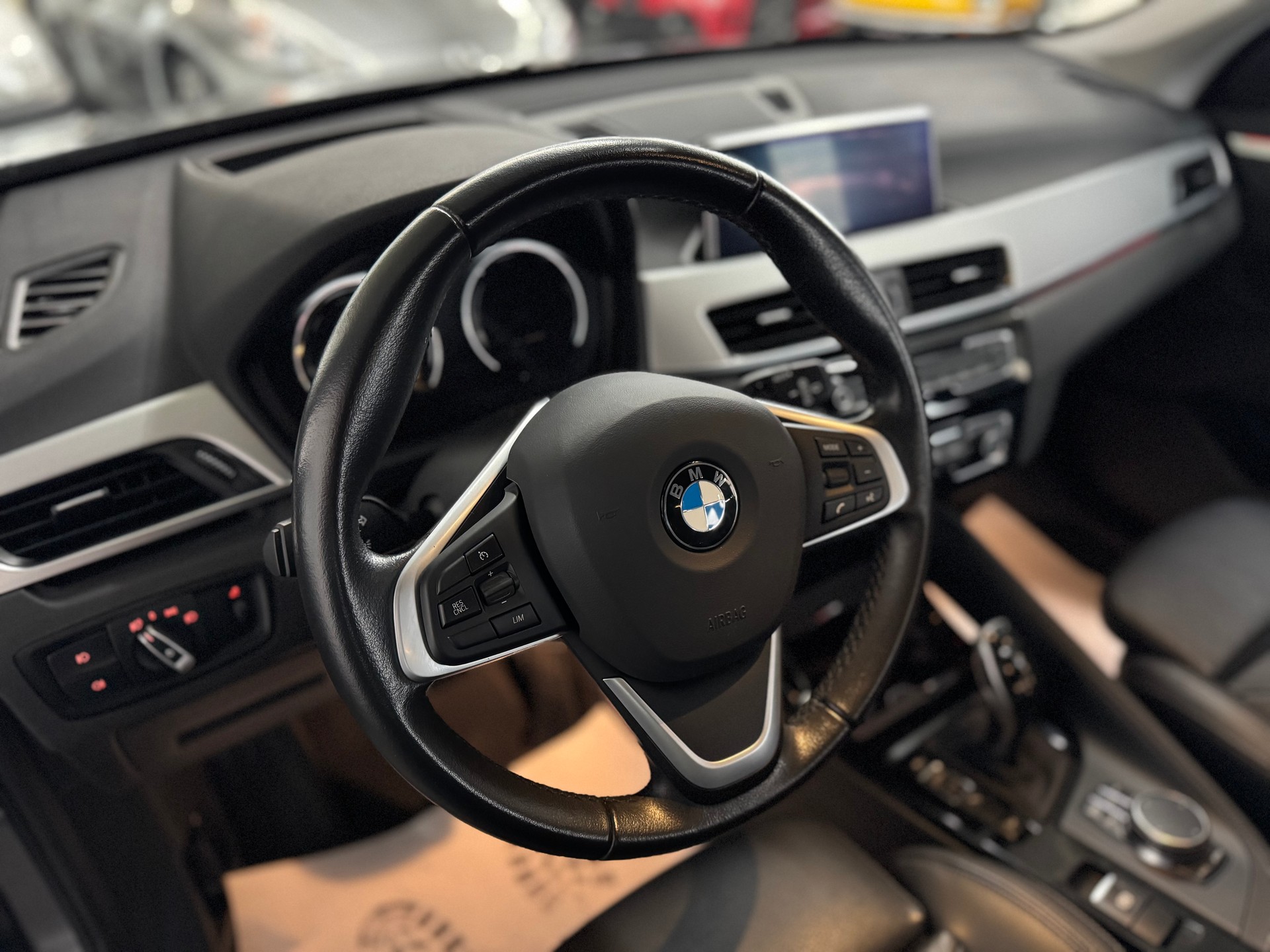 BMW X1 xDrive 18d Sport Line Steptronic-image-12