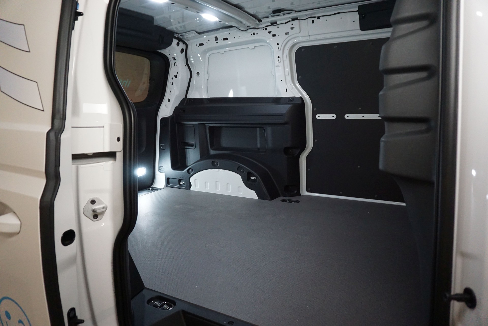 VW ID. Buzz Cargo-image-9