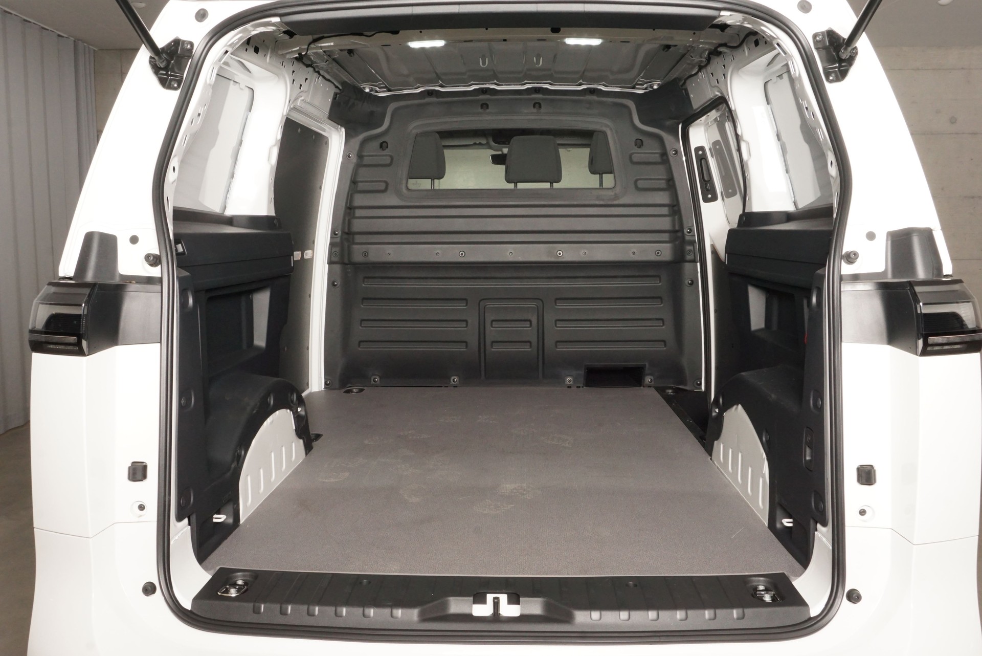 VW ID. Buzz Cargo-image-12