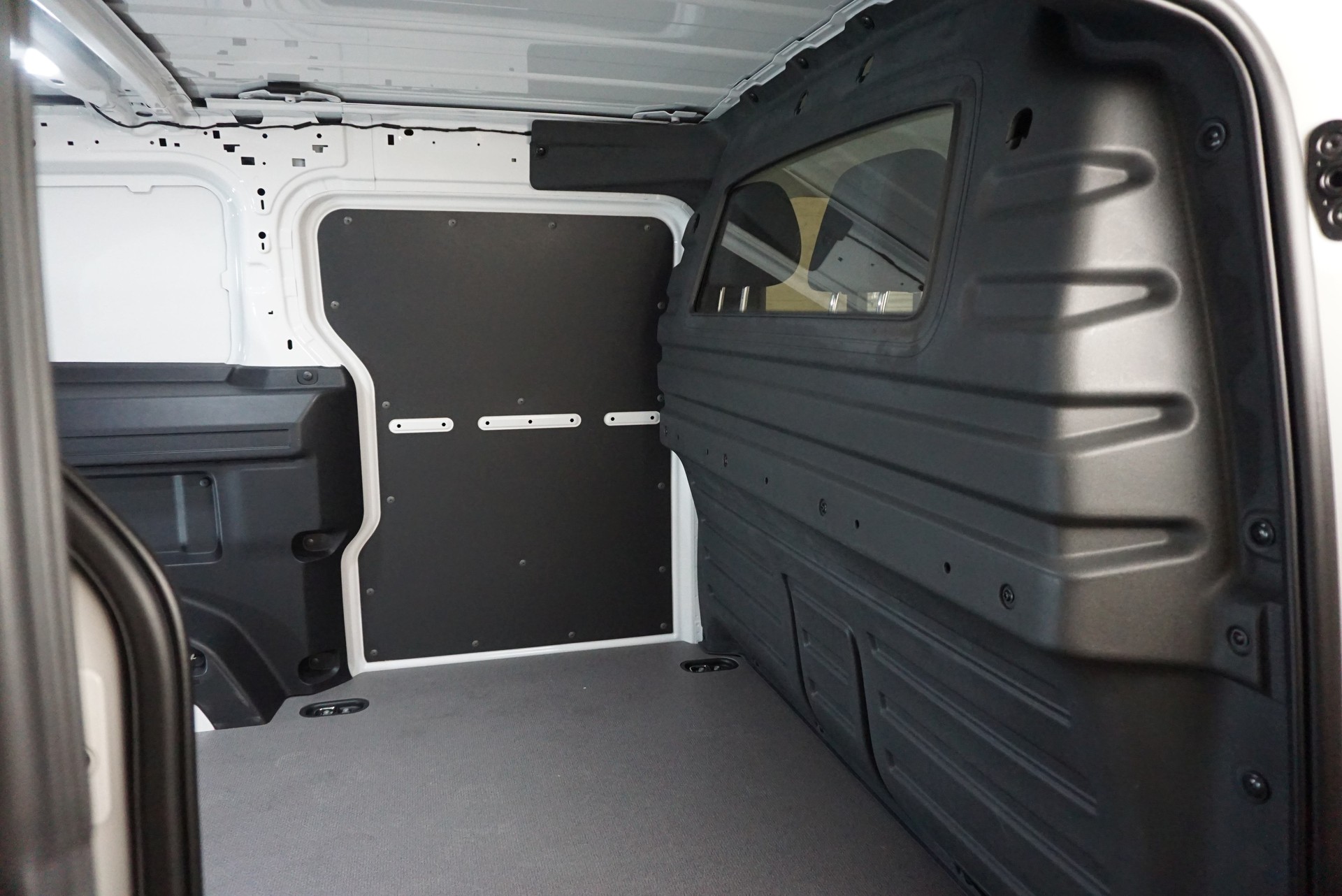VW ID. Buzz Cargo-image-10