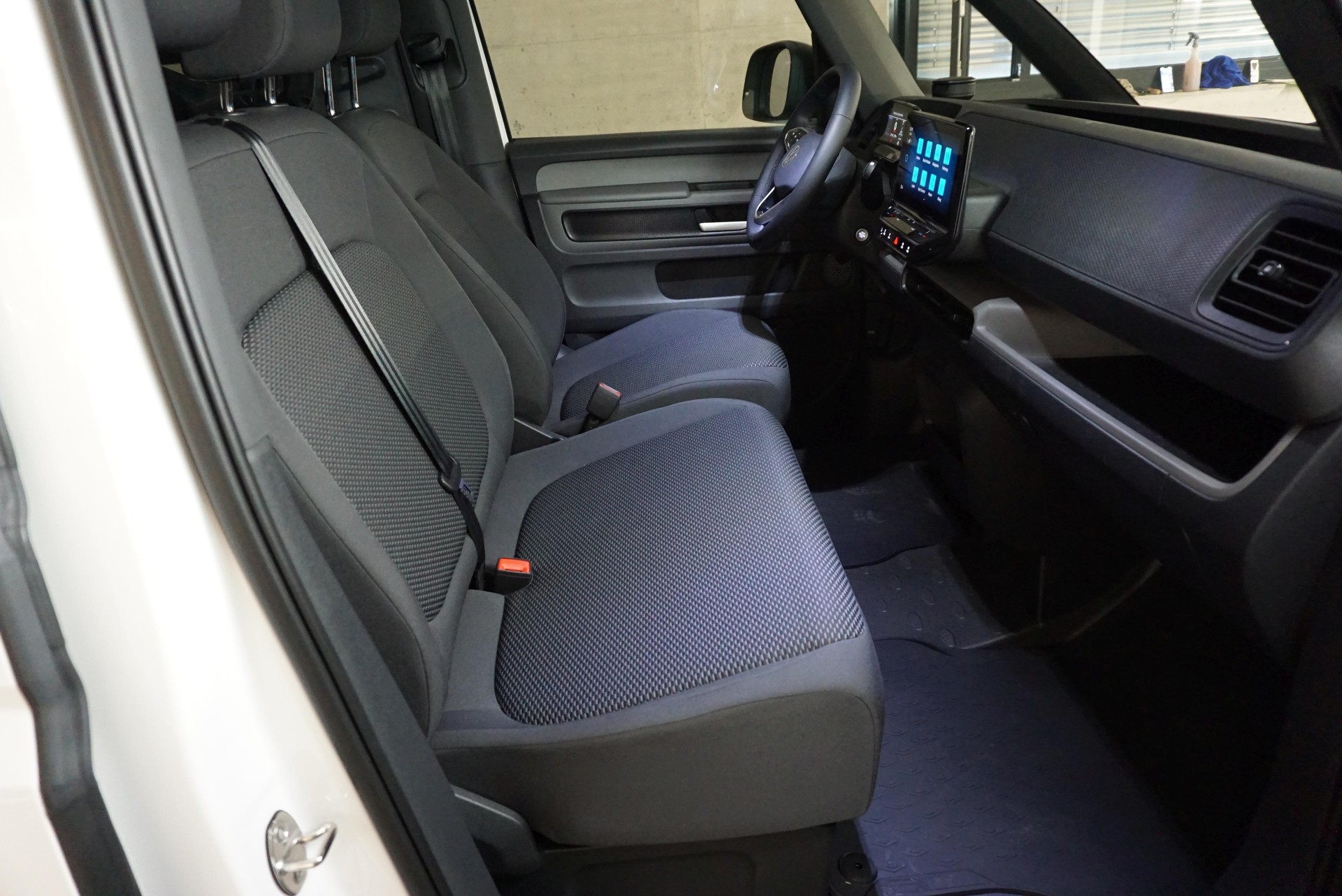 VW ID. Buzz Cargo-image-8